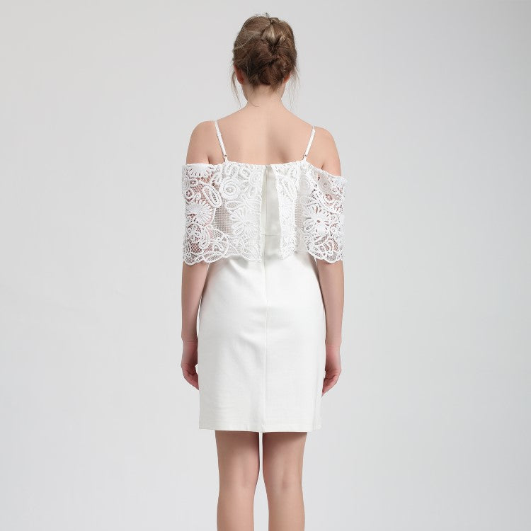 Robe courte à encolure bardot et dentelle