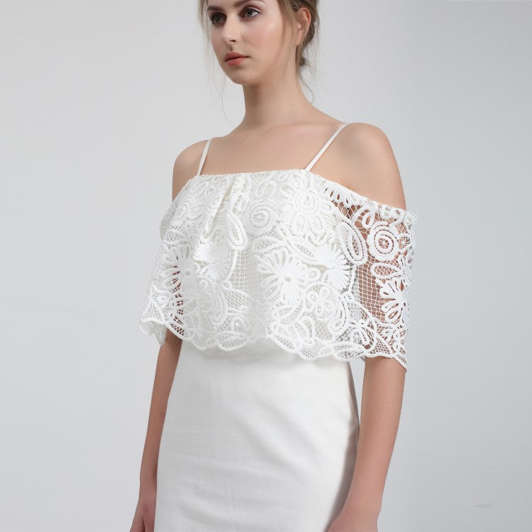 Robe courte à encolure bardot et dentelle