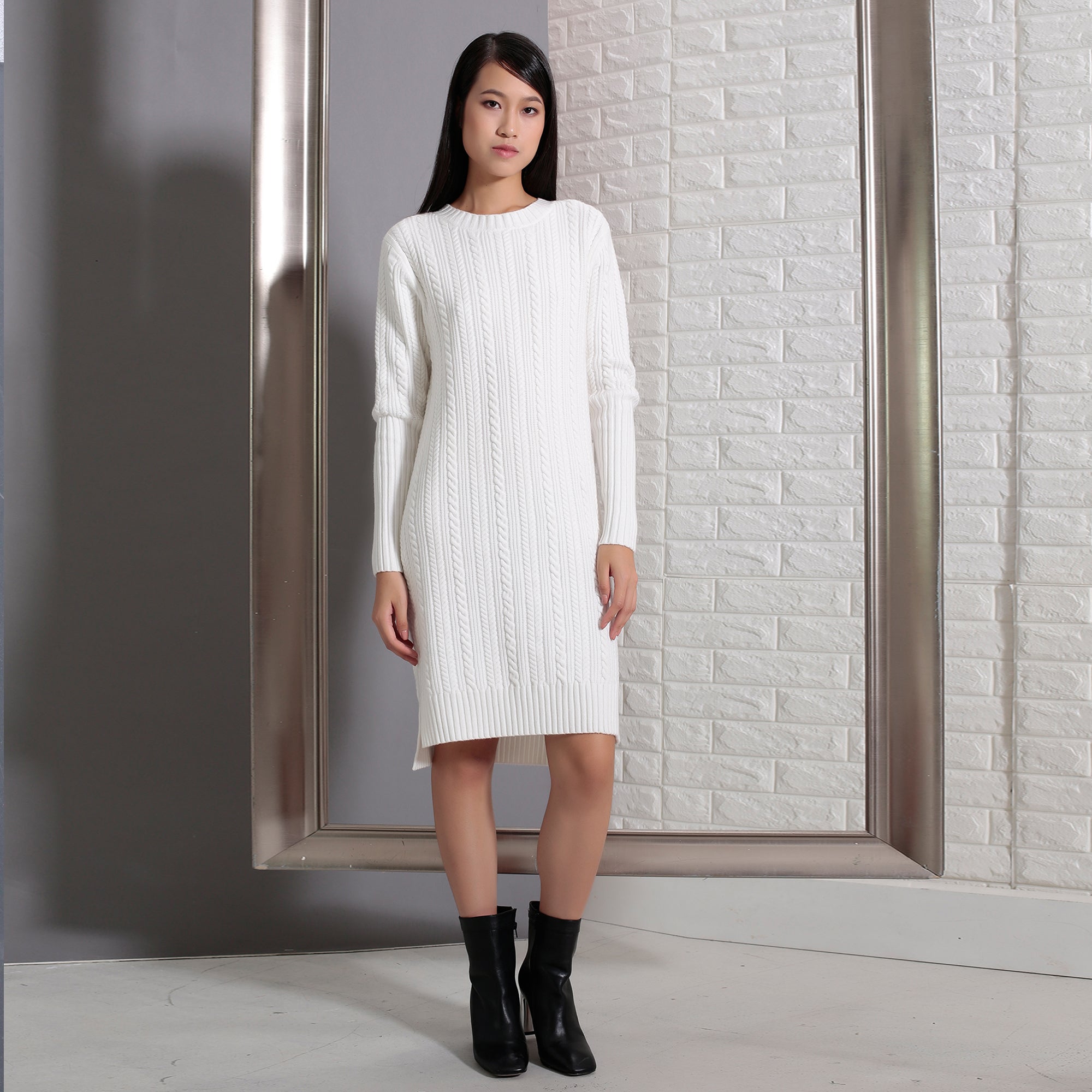 Robe-Pull lacée au dos