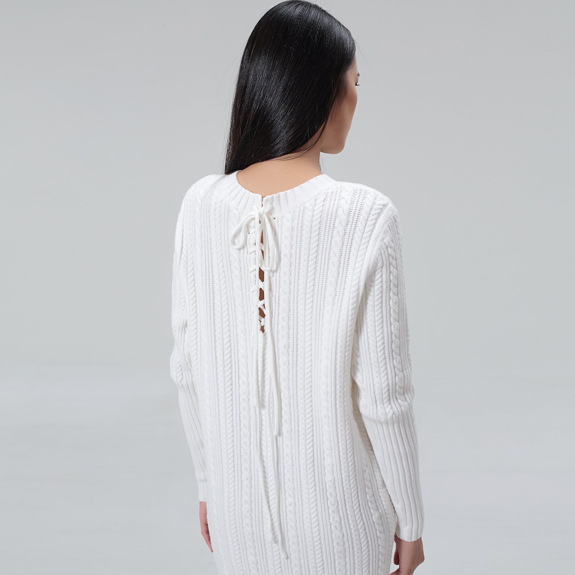 Robe-Pull lacée au dos