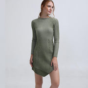 Robe courte asymétrique en maille côtelée