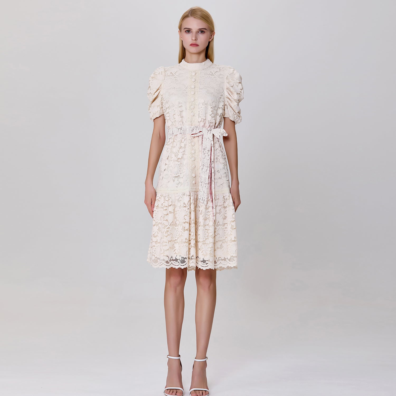Robe chemisier ajustée et évasée tout en dentelle