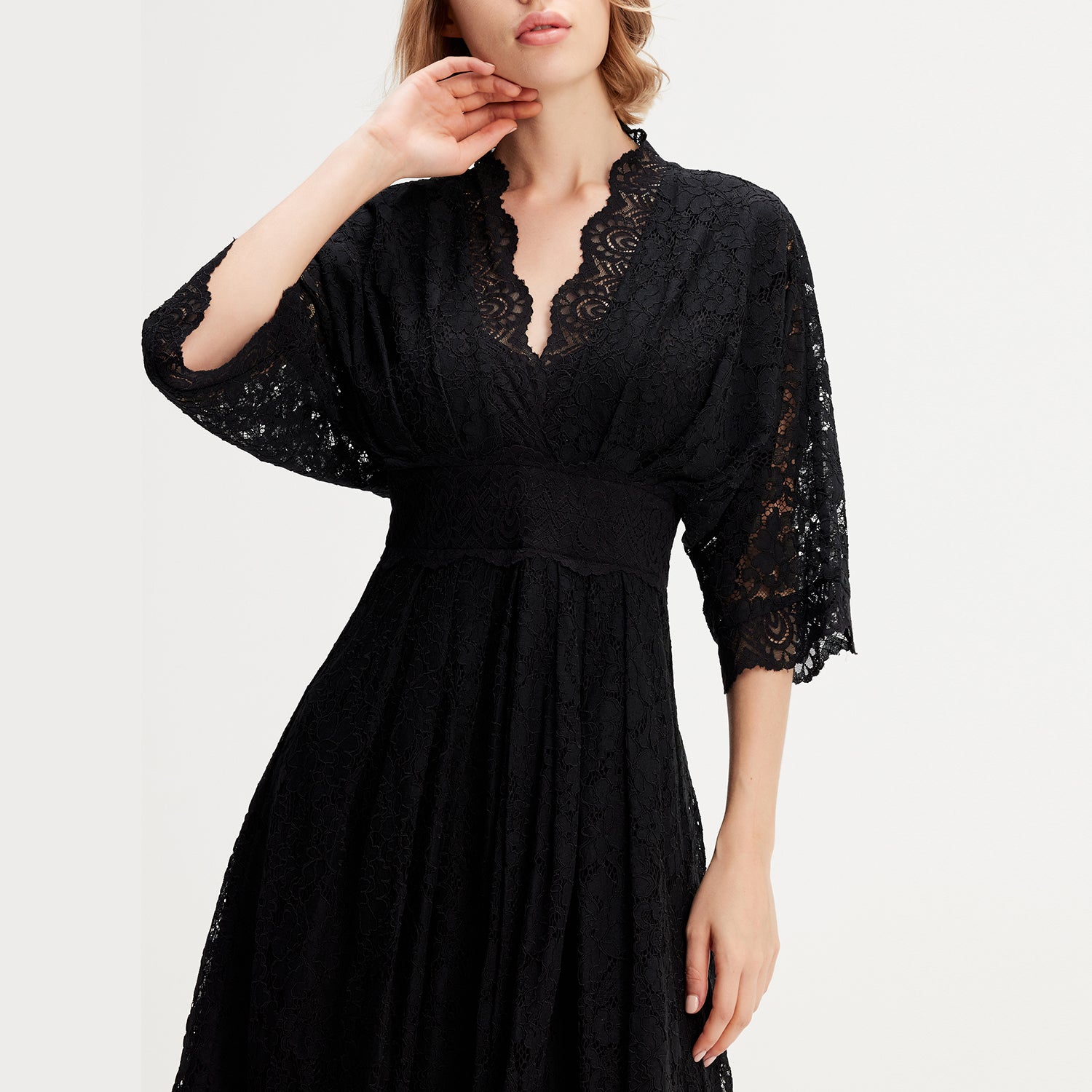 Robe dentelle manches kimono