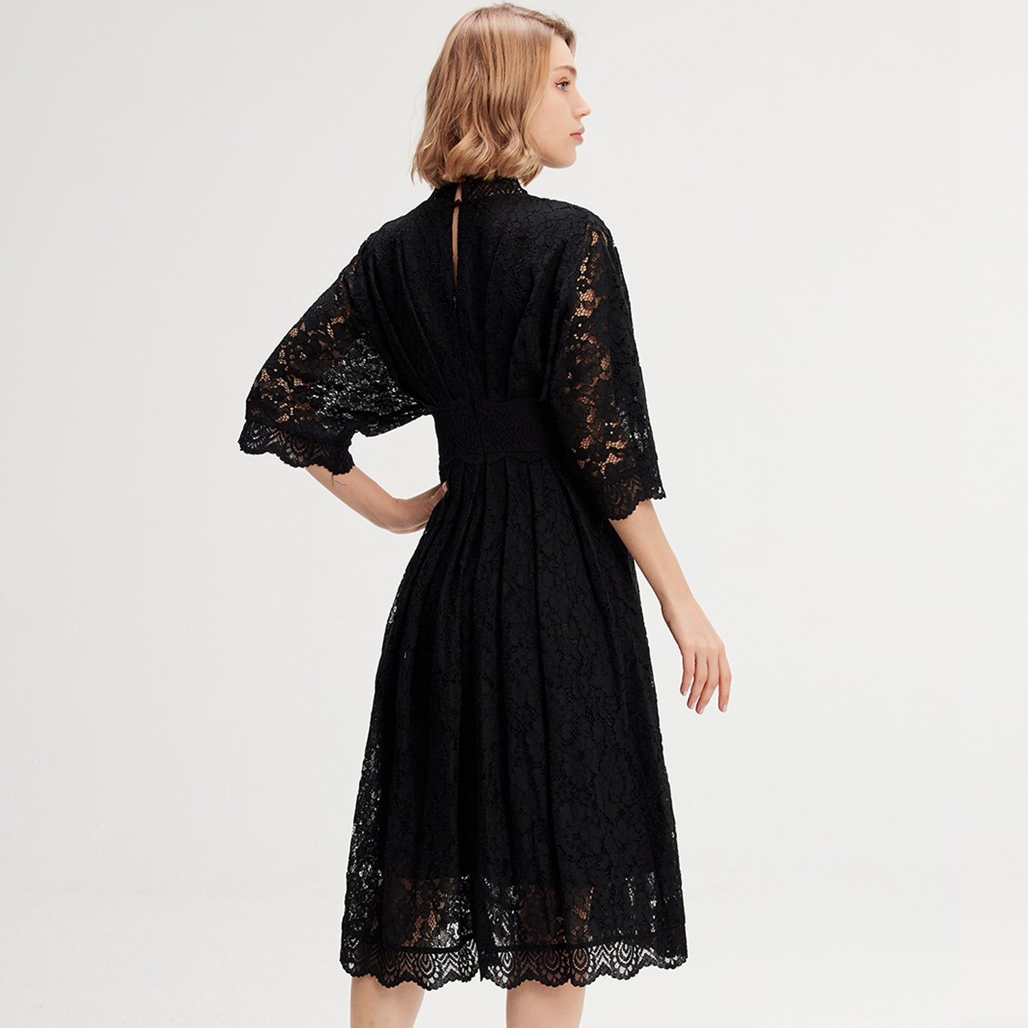 Robe dentelle manches kimono
