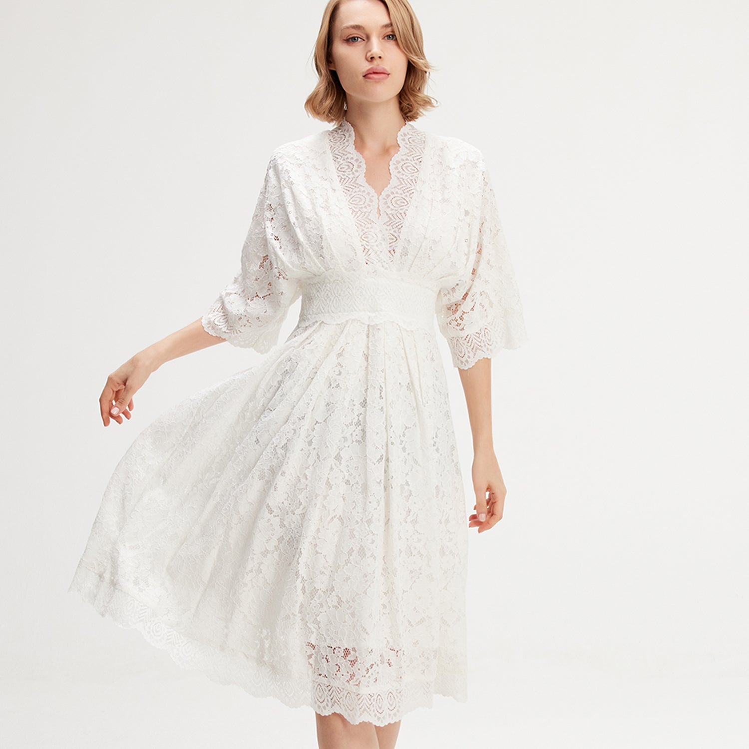 Robe dentelle manches kimono