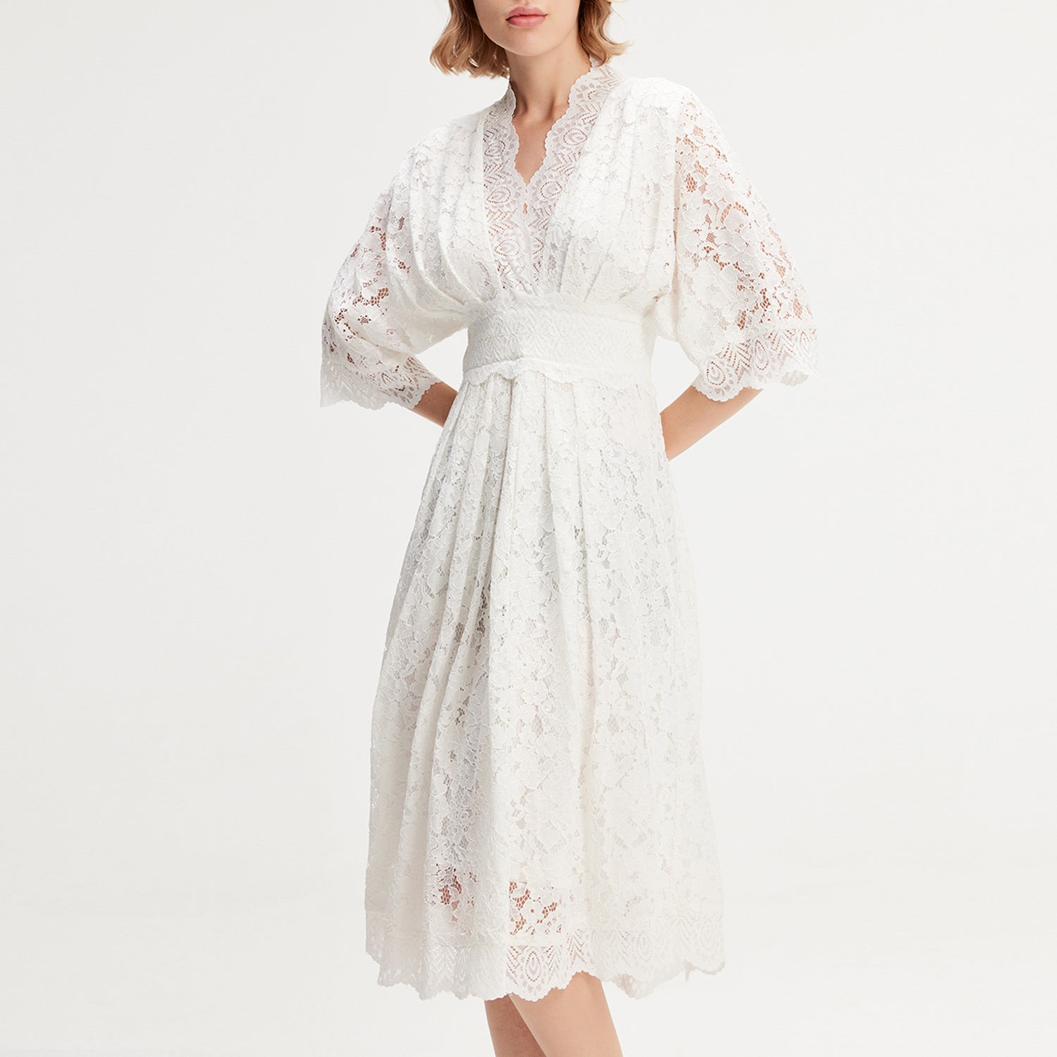 Robe dentelle manches kimono