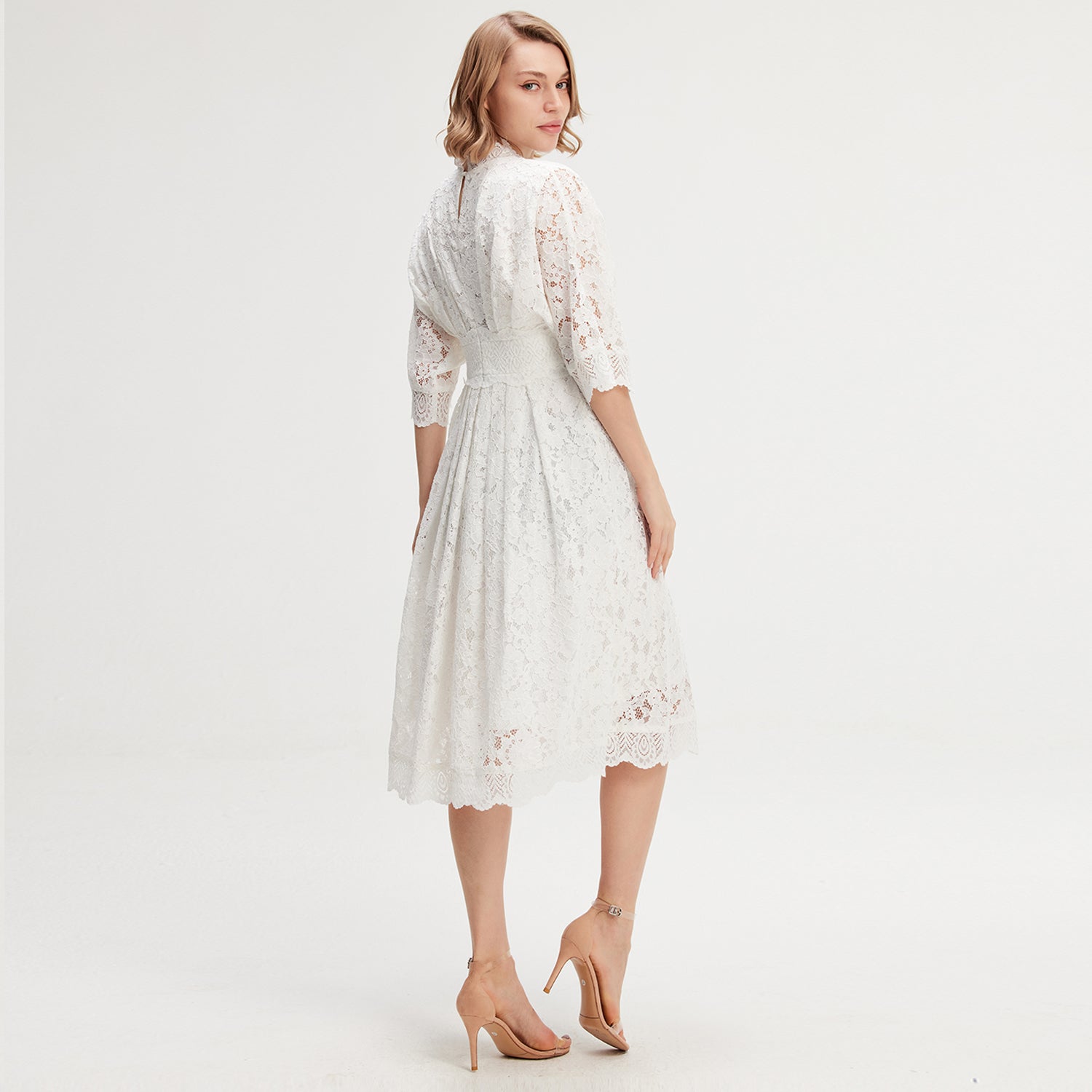 Robe dentelle manches kimono