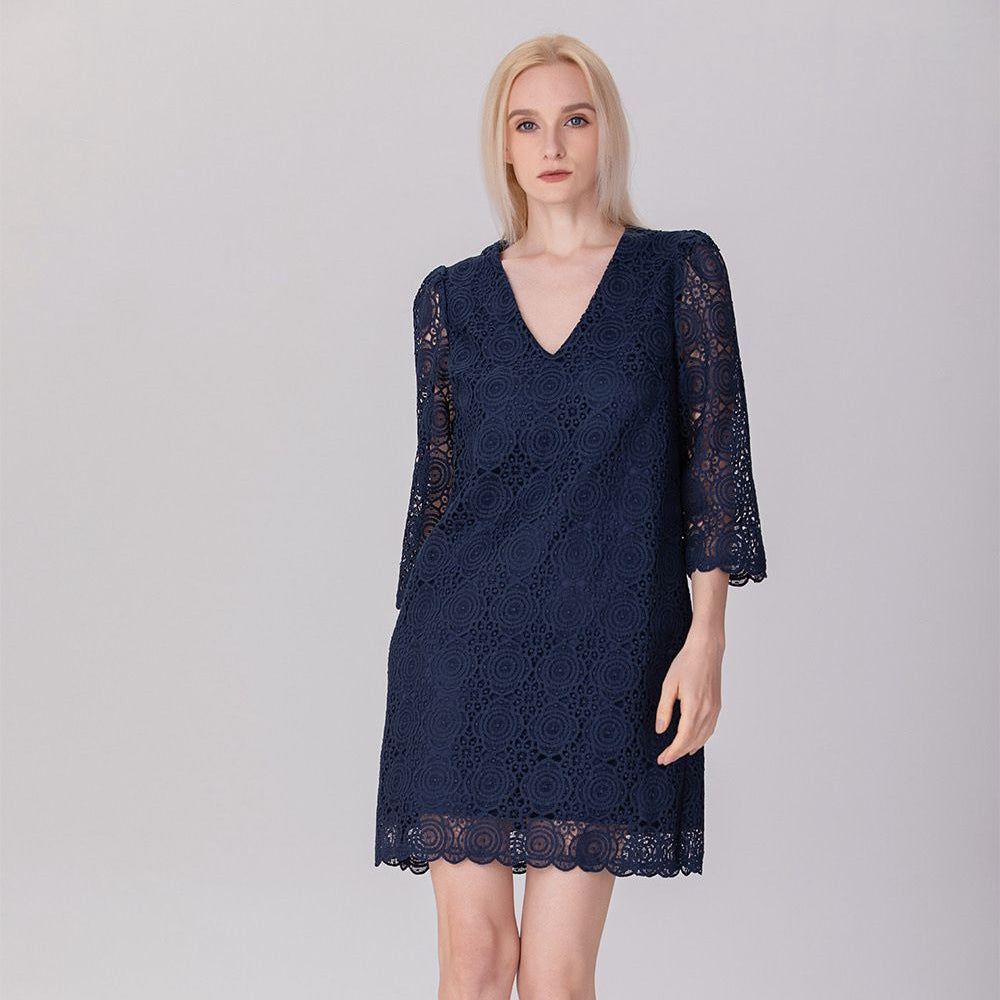 Robe droite en dentelle col V - Smart & Joy