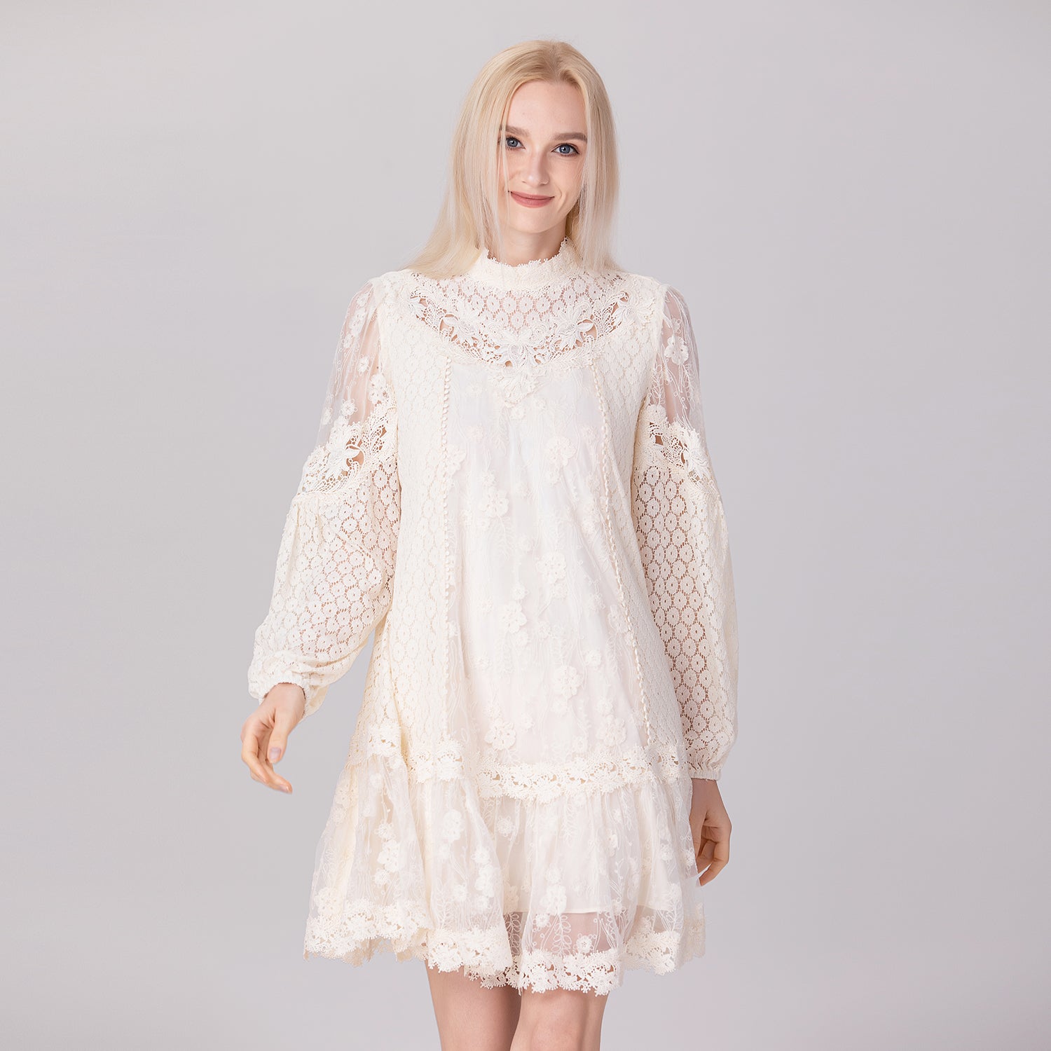 Robe baby-doll en dentelles multiples et tulle