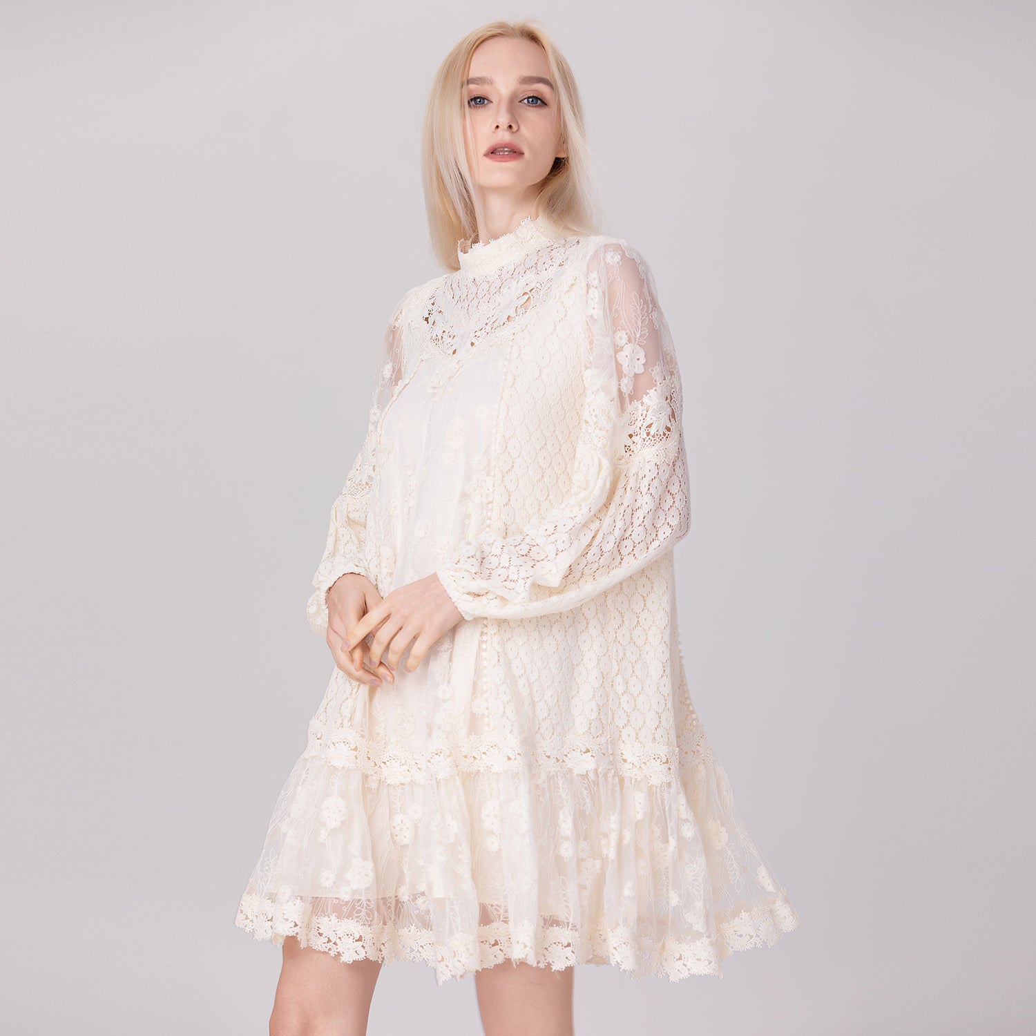 Robe baby-doll en dentelles multiples et tulle