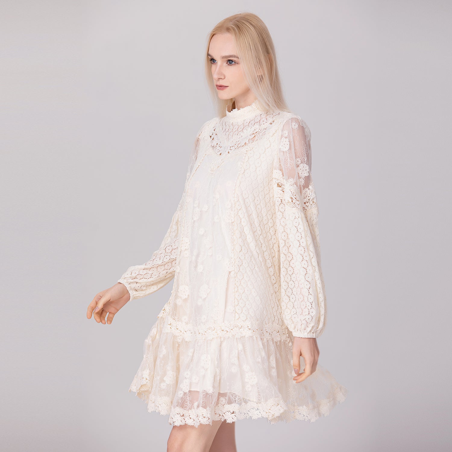 Robe baby-doll en dentelles multiples et tulle