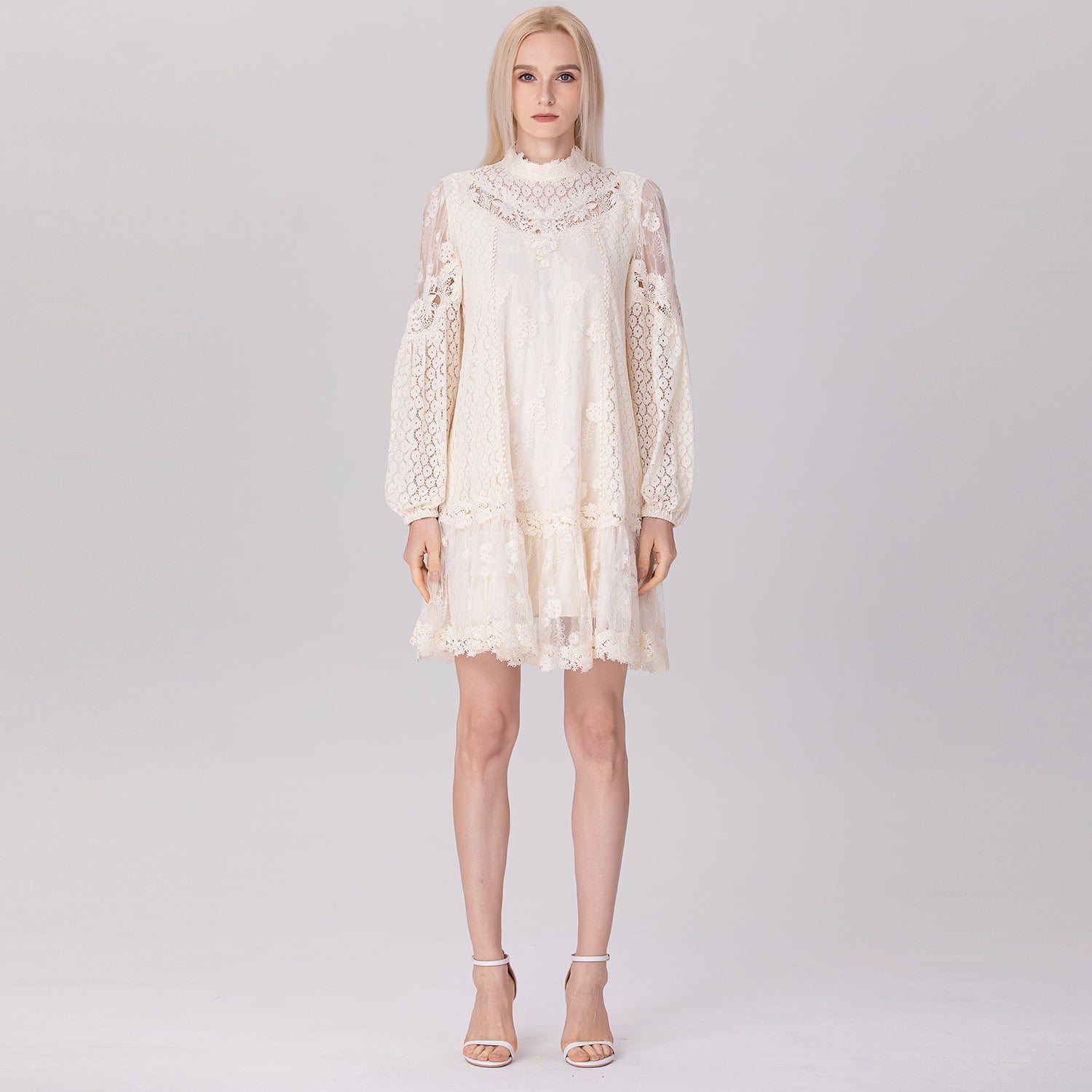 Robe baby-doll en dentelles multiples et tulle
