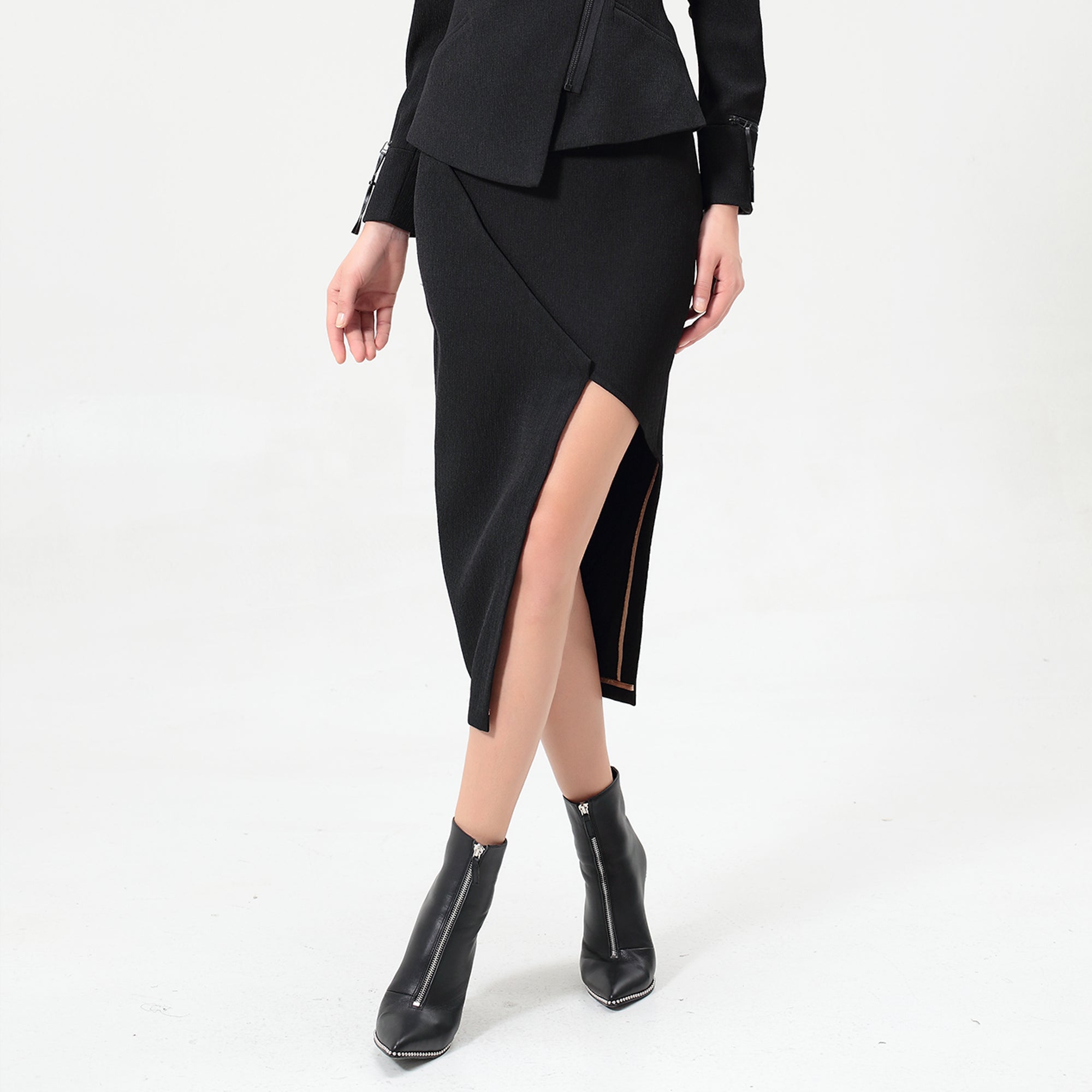 Jupe asymétrique ouverte sur la jambe