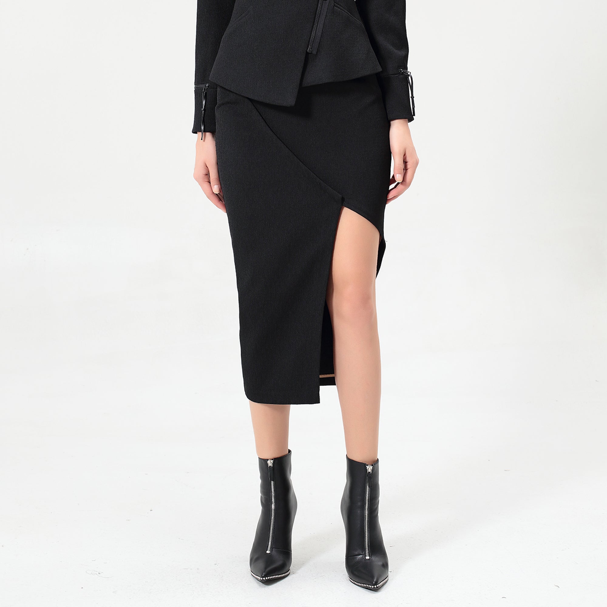 Jupe asymétrique ouverte sur la jambe