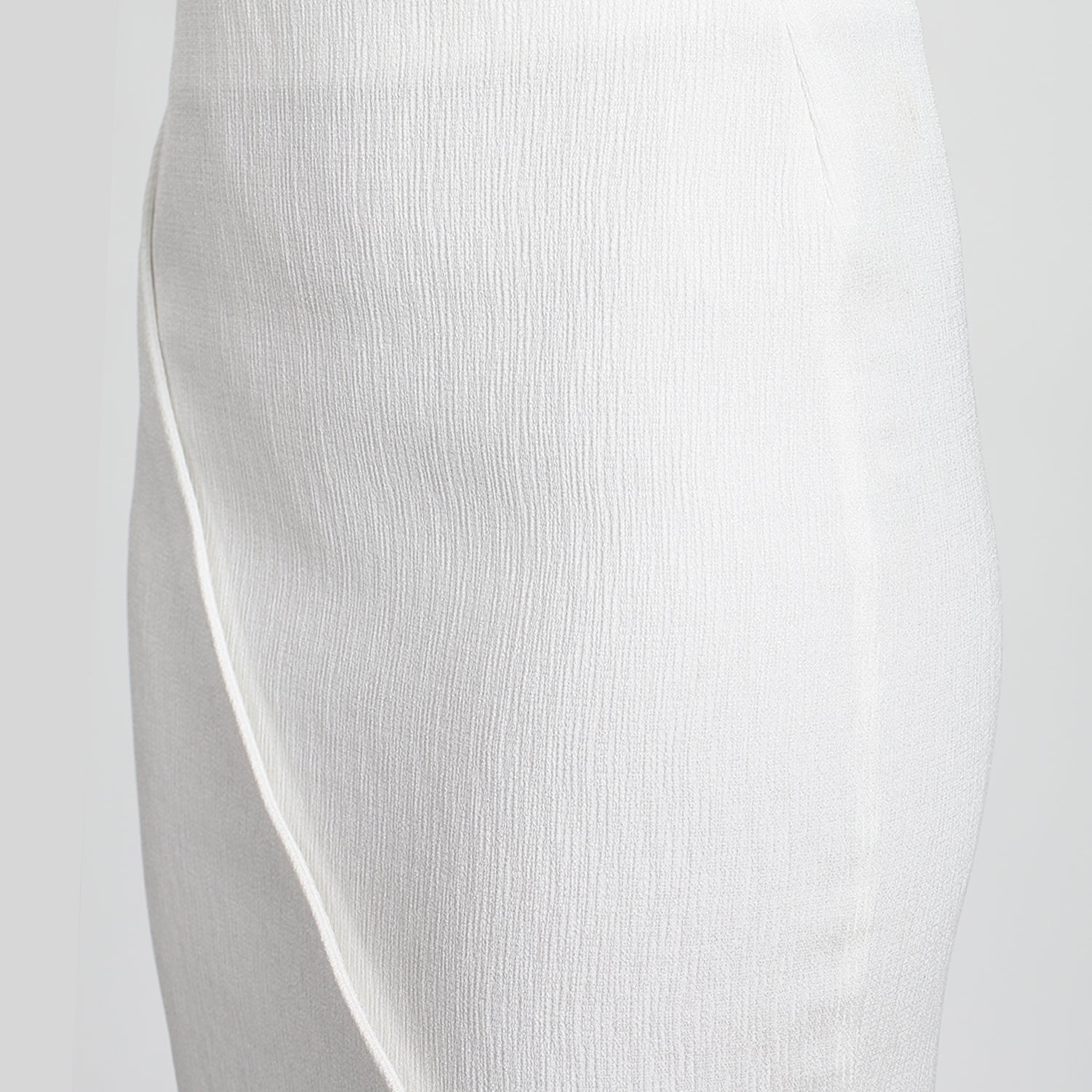 Jupe asymétrique ouverte sur la jambe