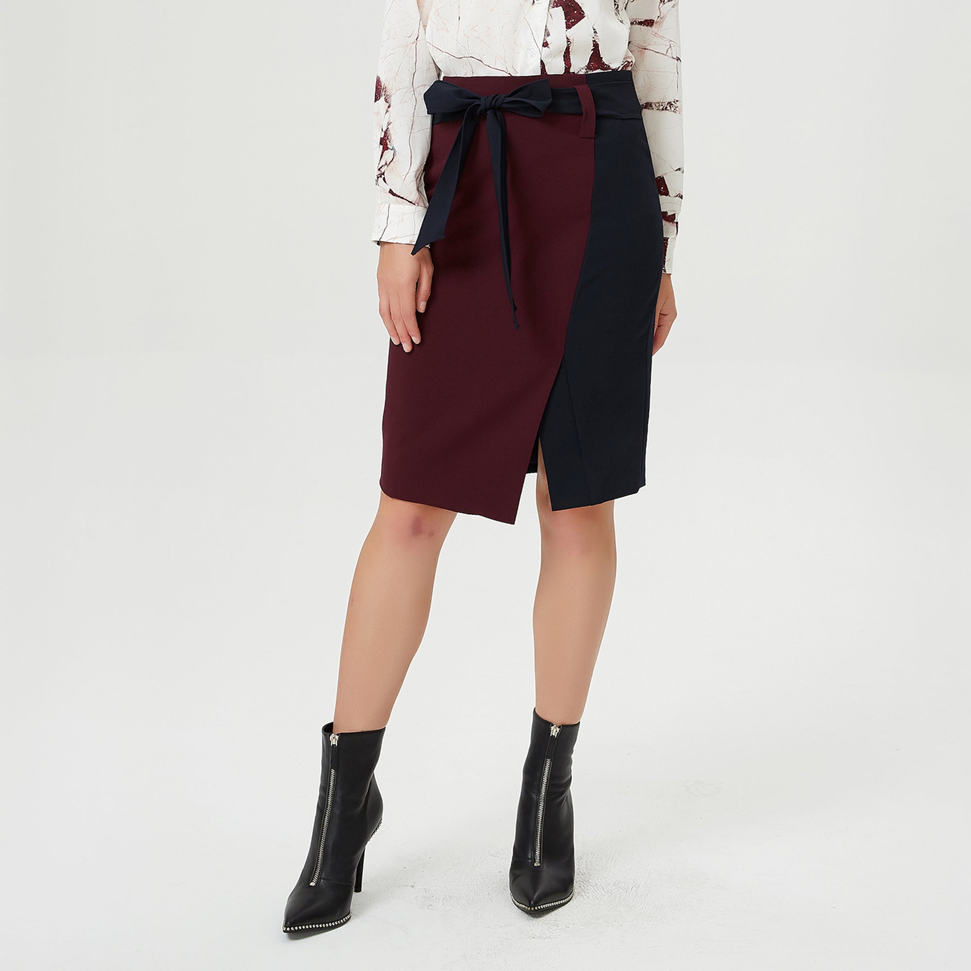 Jupe asymétrique bi-matières à ceinture nouée