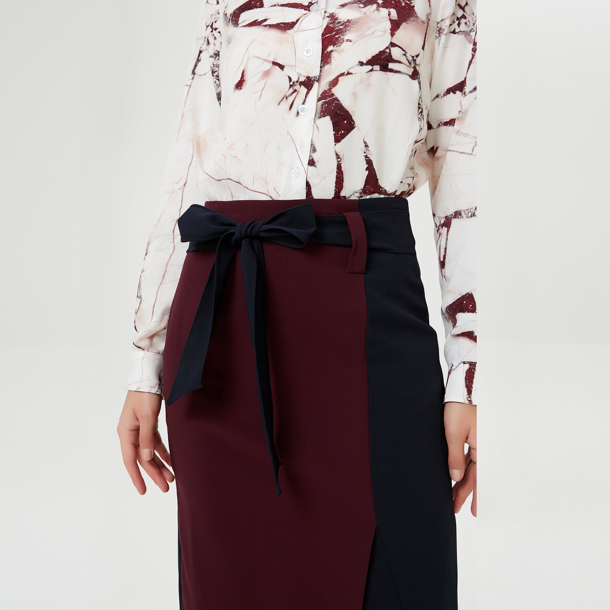 Jupe asymétrique bi-matières à ceinture nouée