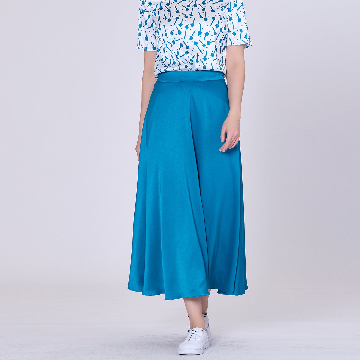 Jupe midi évasée en satin