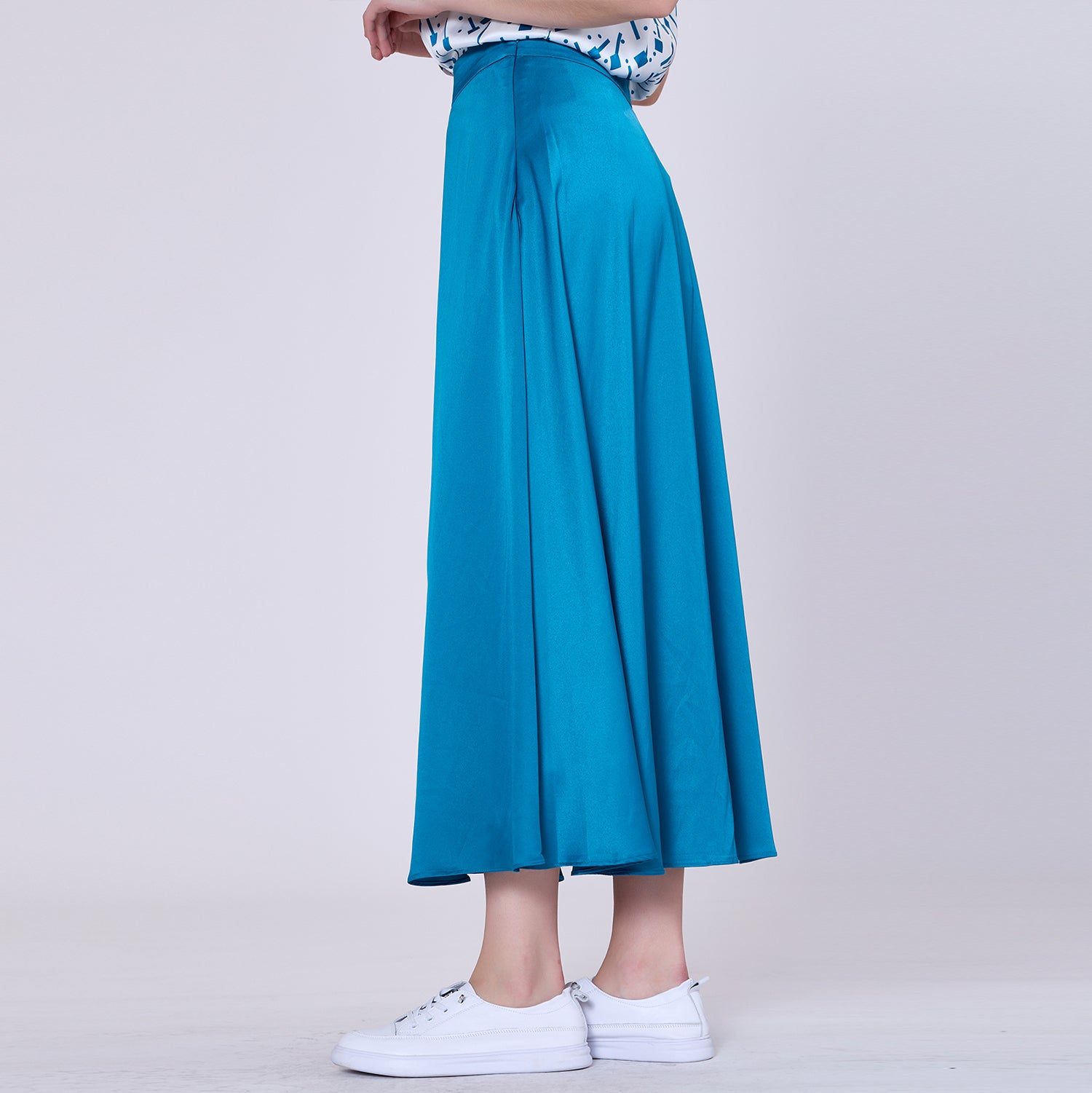 Jupe midi évasée en satin