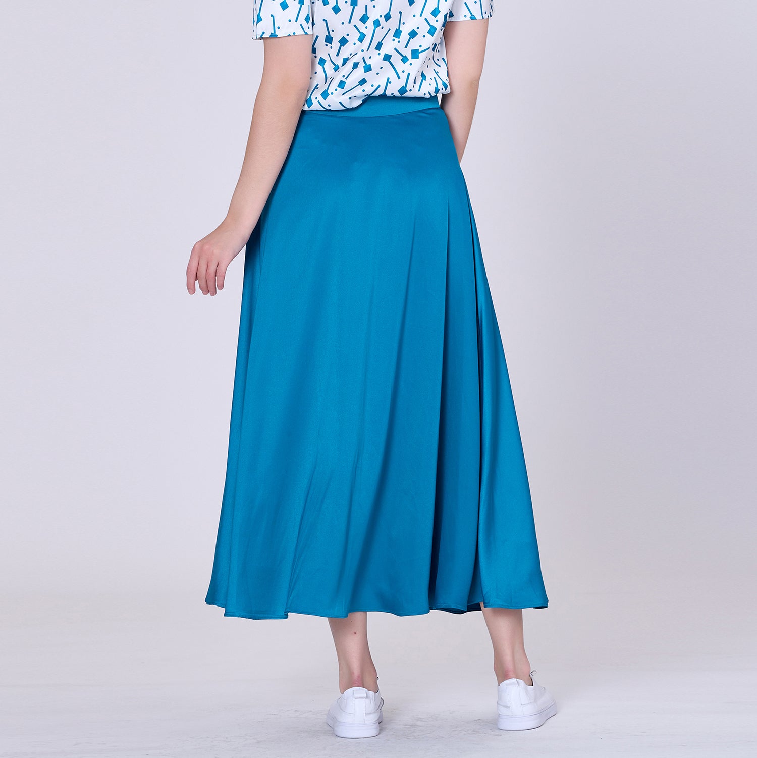 Jupe midi évasée en satin