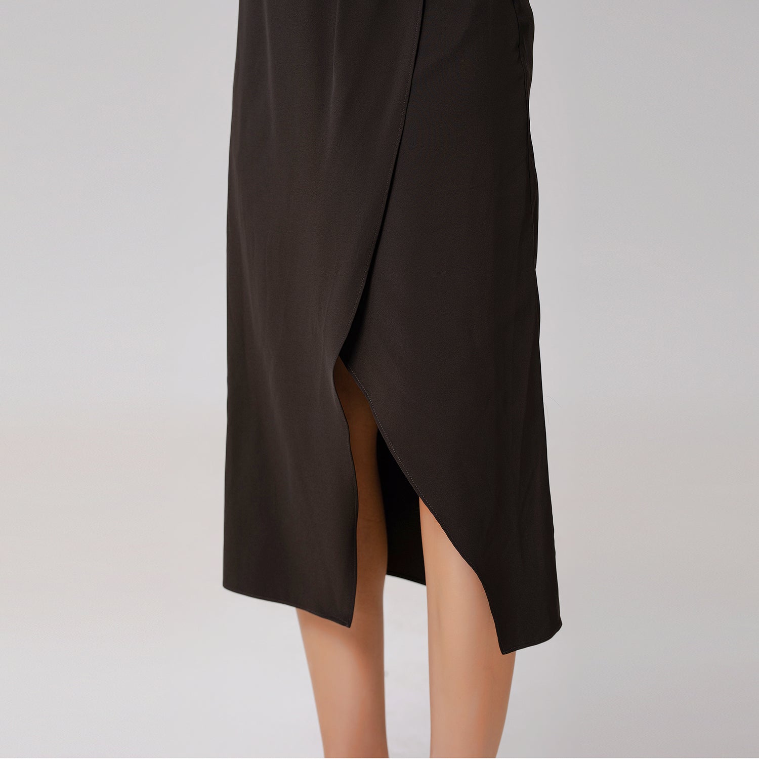 Jupe effet portefeuille minimaliste en satin