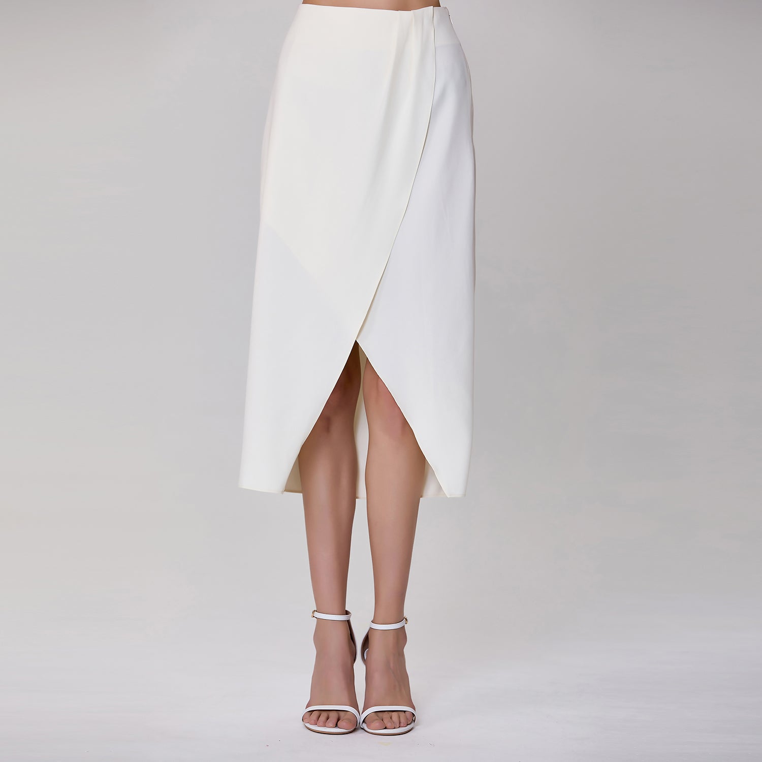 Jupe effet portefeuille minimaliste en satin
