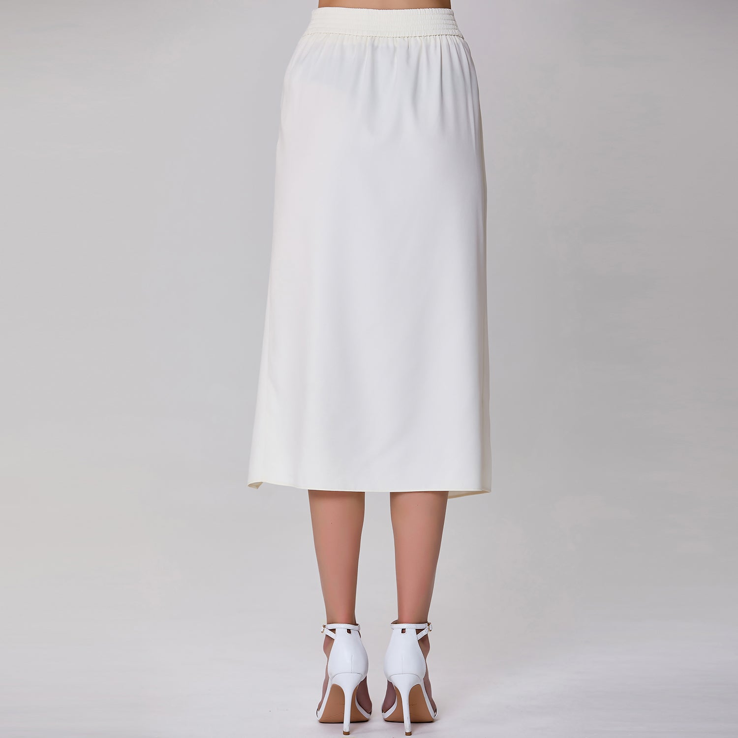 Jupe effet portefeuille minimaliste en satin