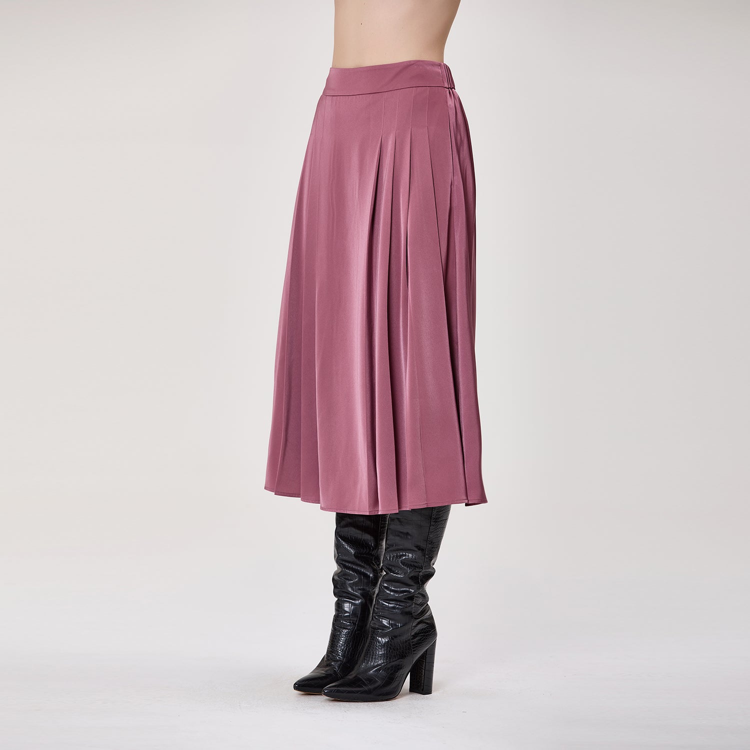 Jupe midi plissée en satin fluide à taille haute