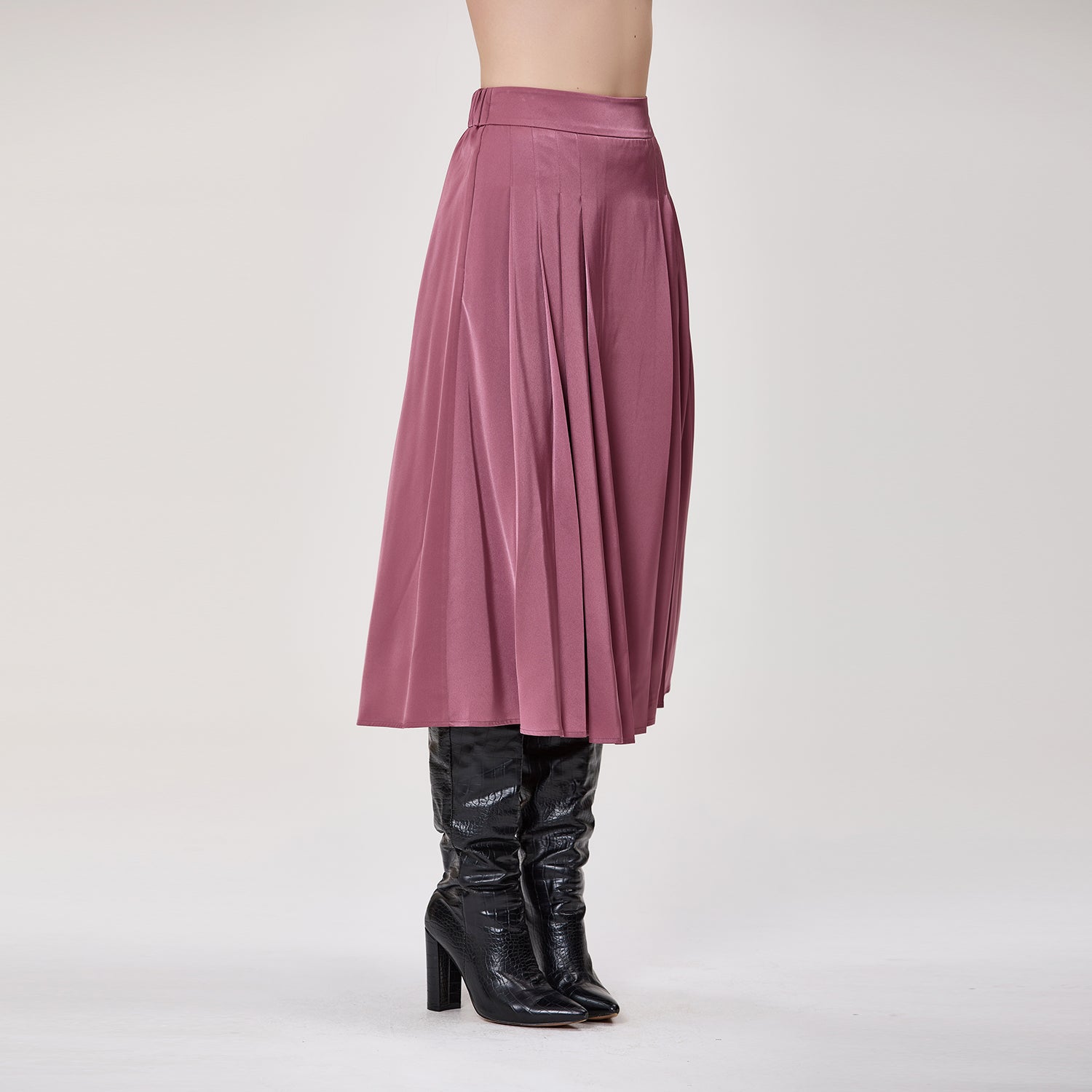Jupe midi plissée en satin fluide à taille haute