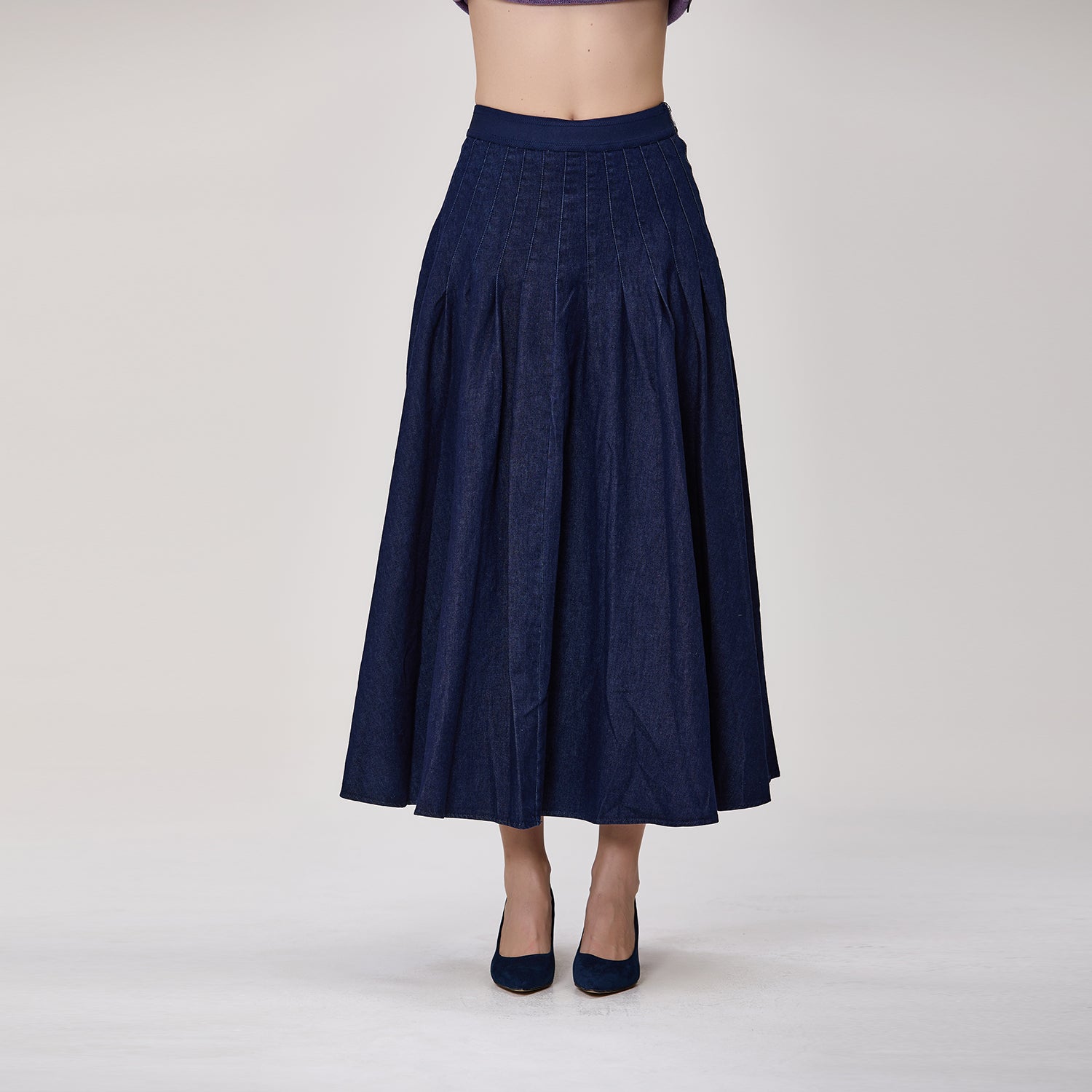 Jupe midi évasée en jean à plis piqués