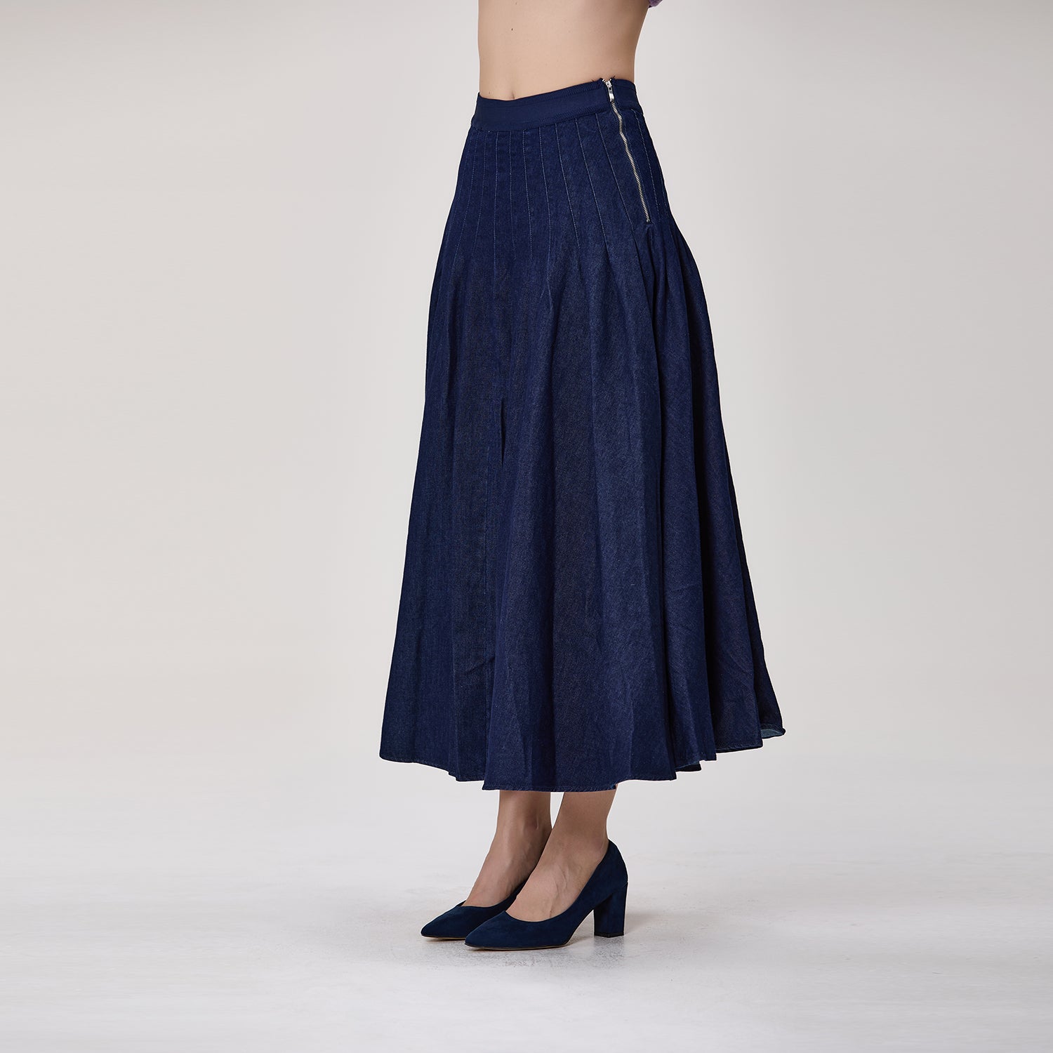 Jupe midi évasée en jean à plis piqués