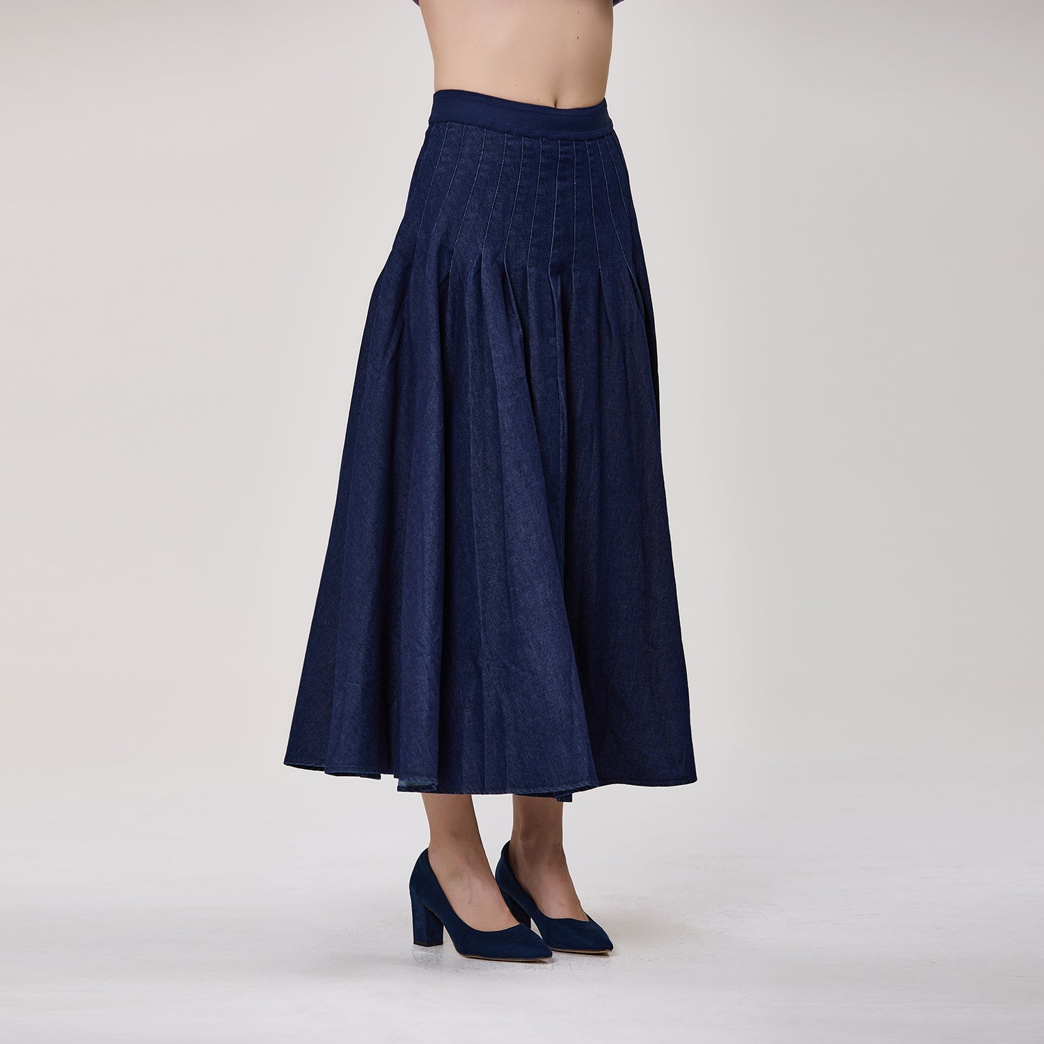 Jupe midi évasée en jean à plis piqués