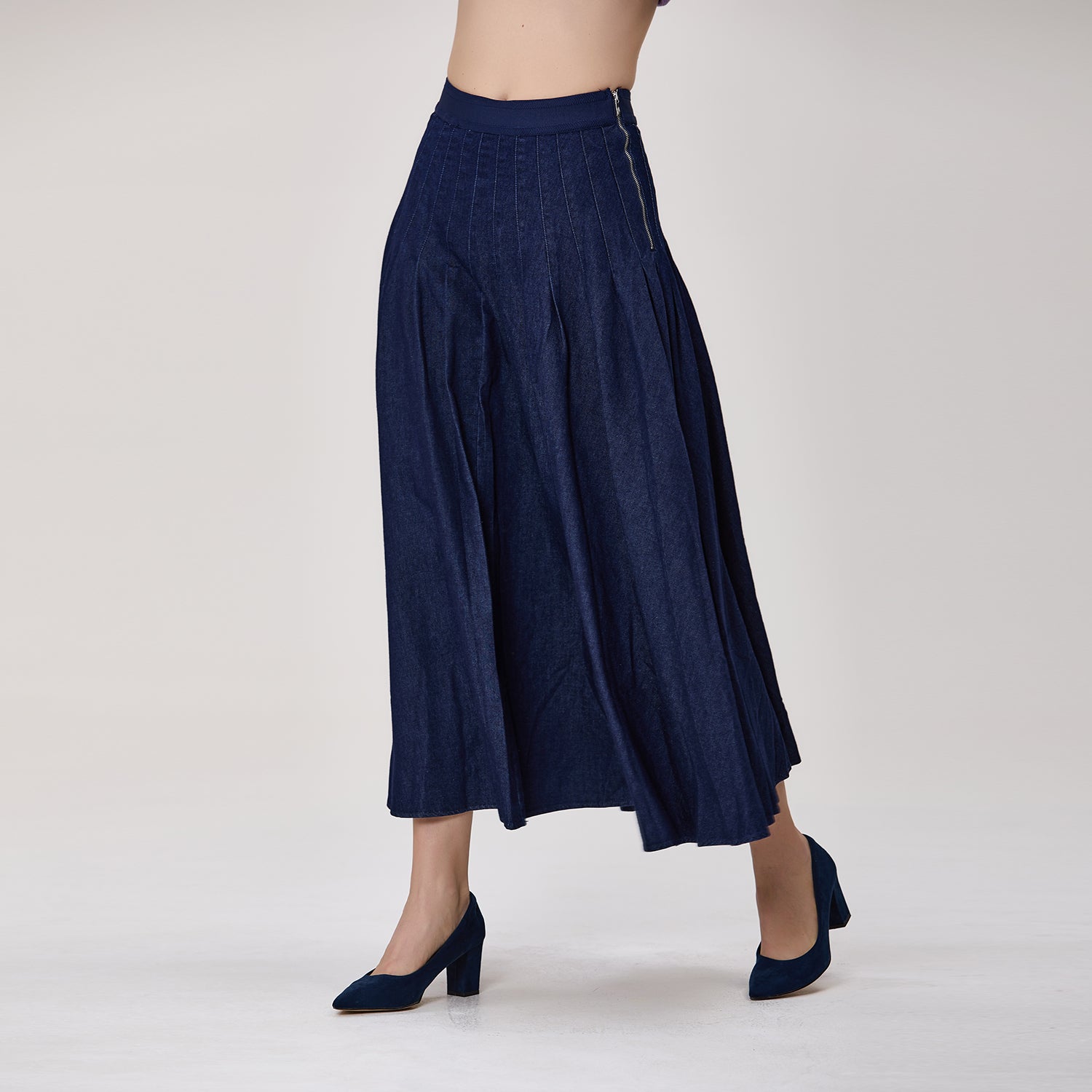 Jupe midi évasée en jean à plis piqués
