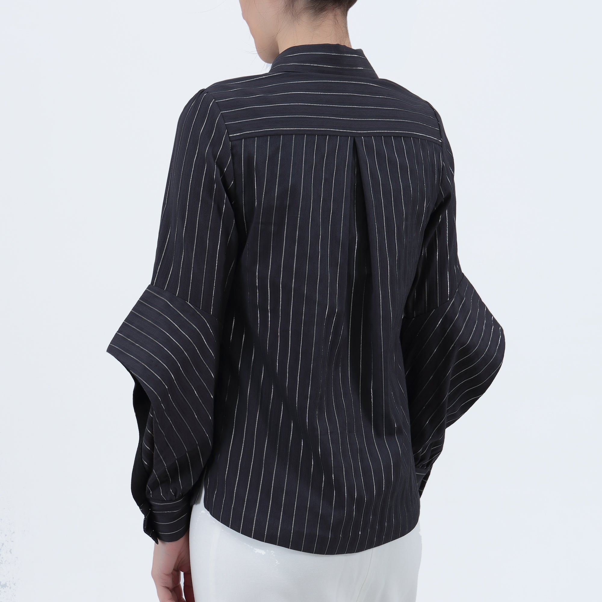 Chemise manches longues fendues aux avant-bras