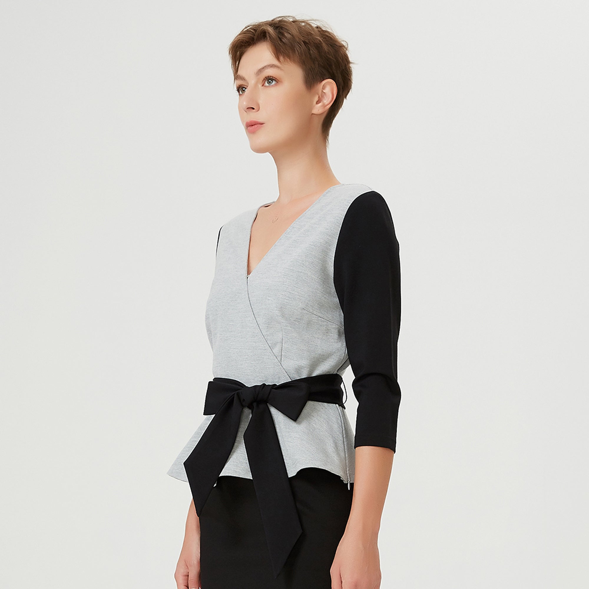Top péplum bi-matière à effet cache-coeur et ceinture appliquée