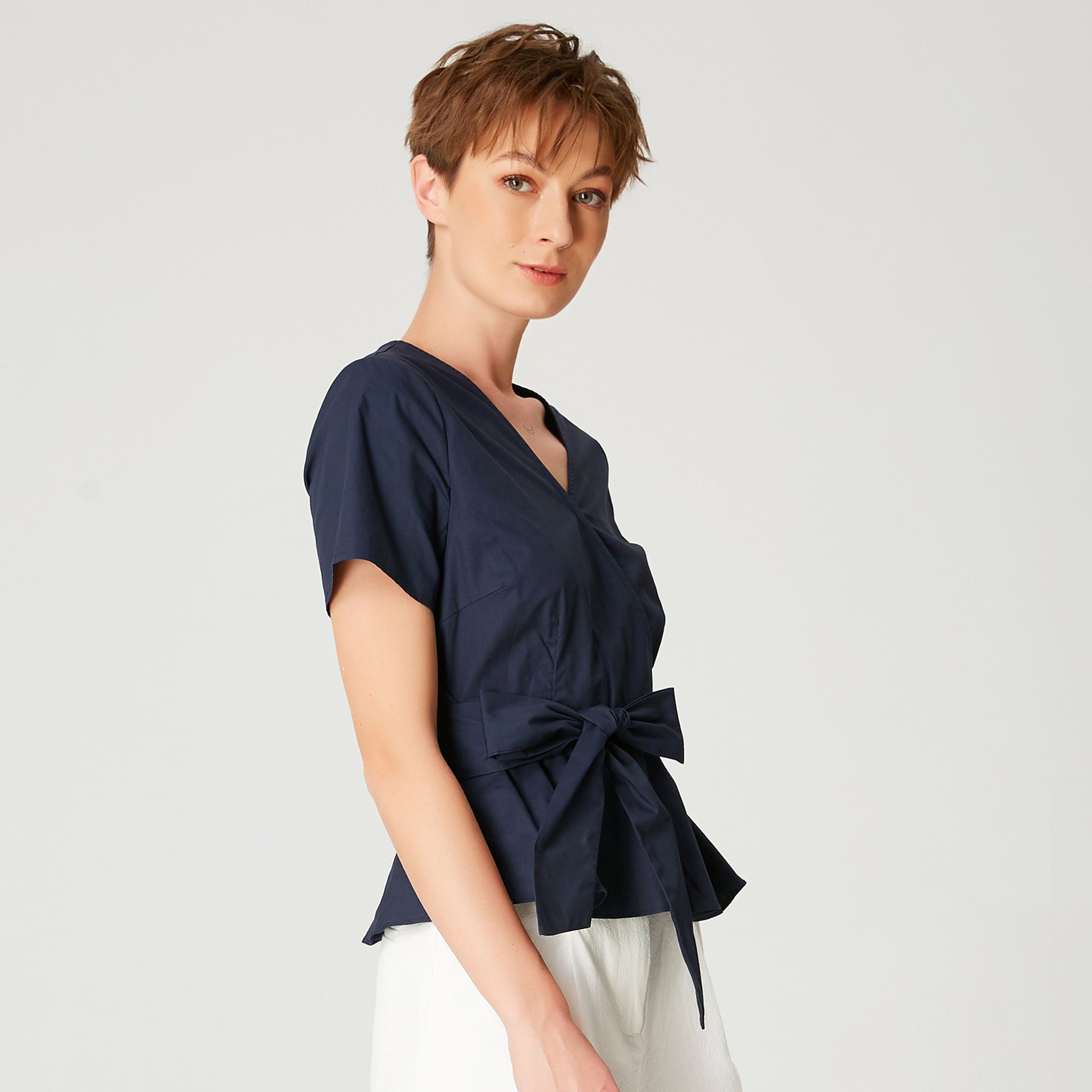 Top péplum à large ceinture à nouer