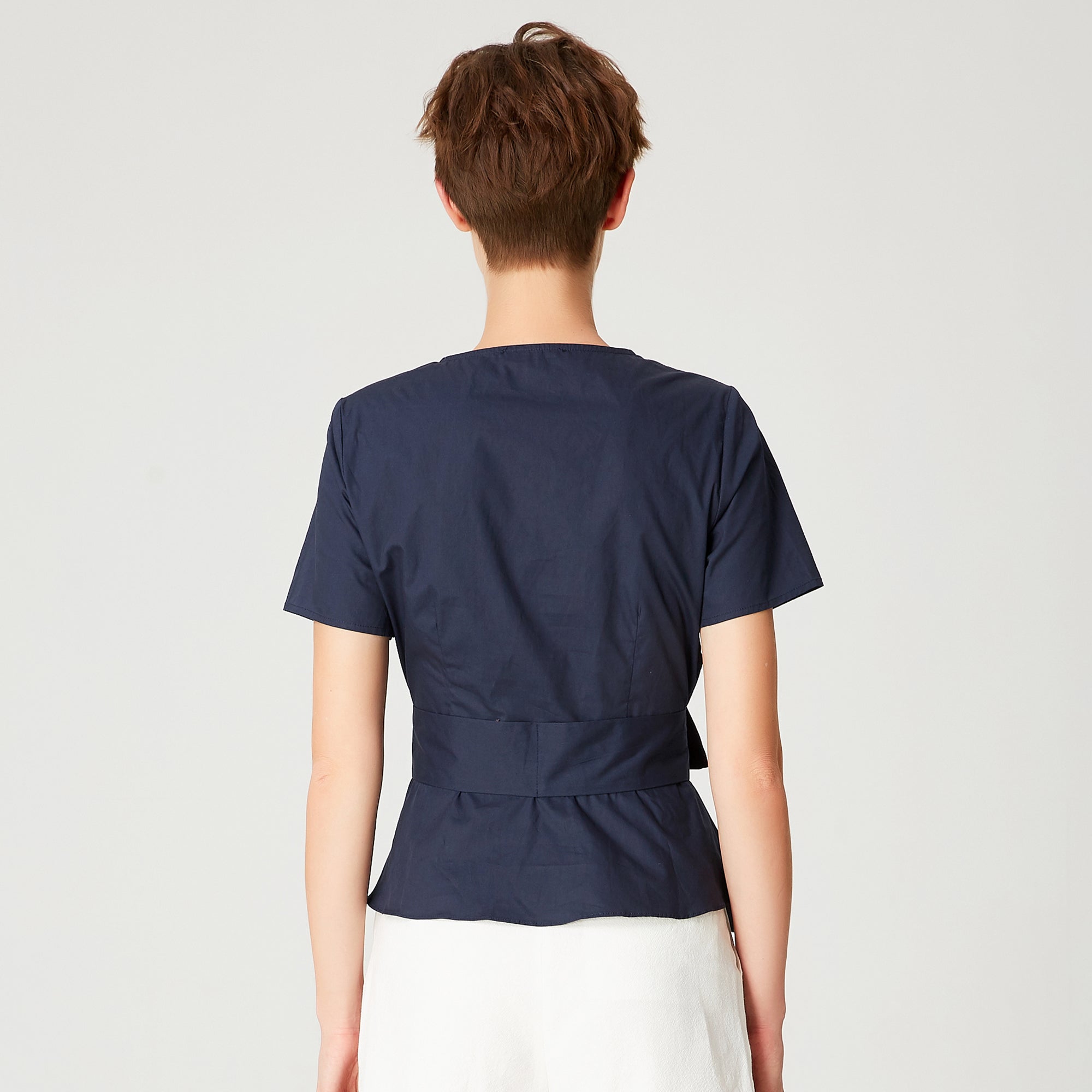 Top péplum à large ceinture à nouer