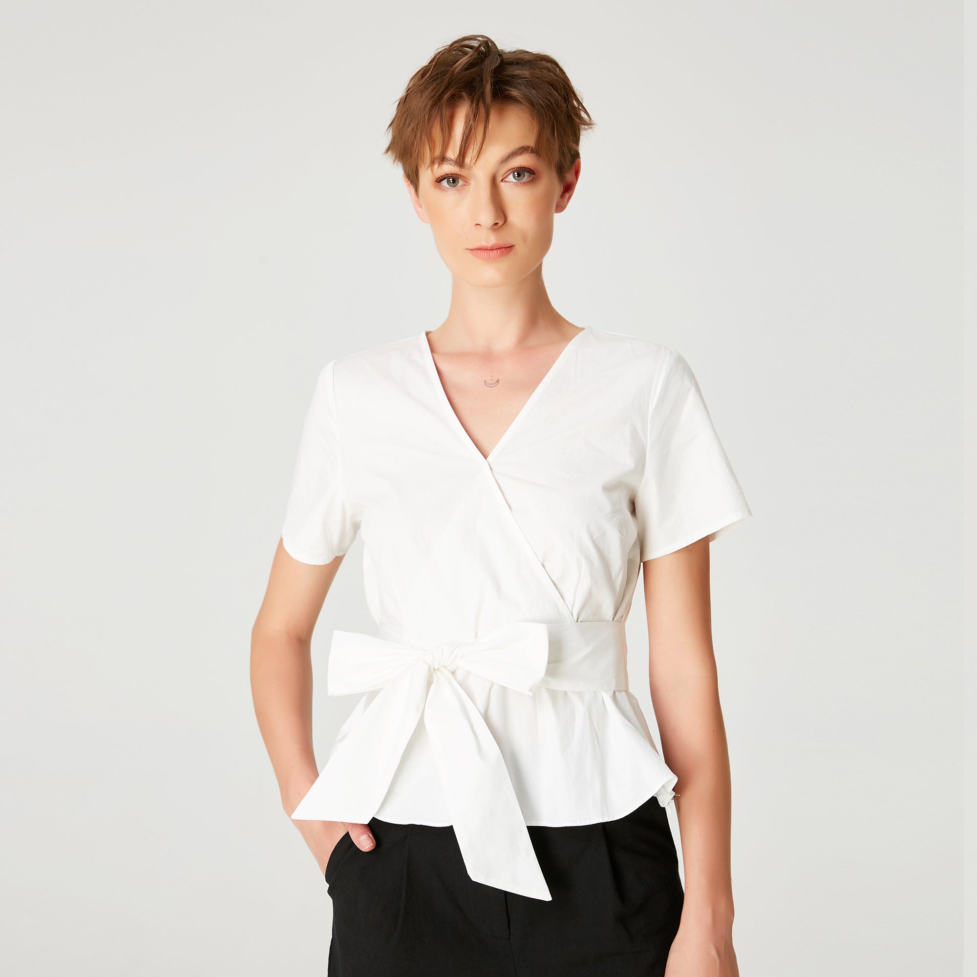Top péplum à large ceinture à nouer