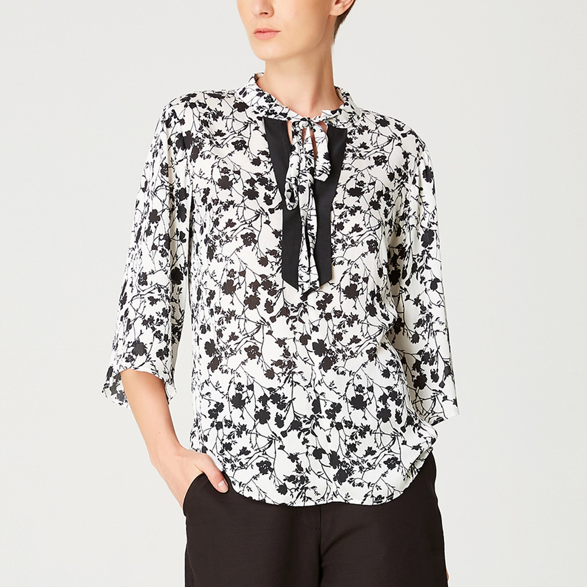 Blouse à manches tulipes et imprimé floral monochrome et encolure contrastée