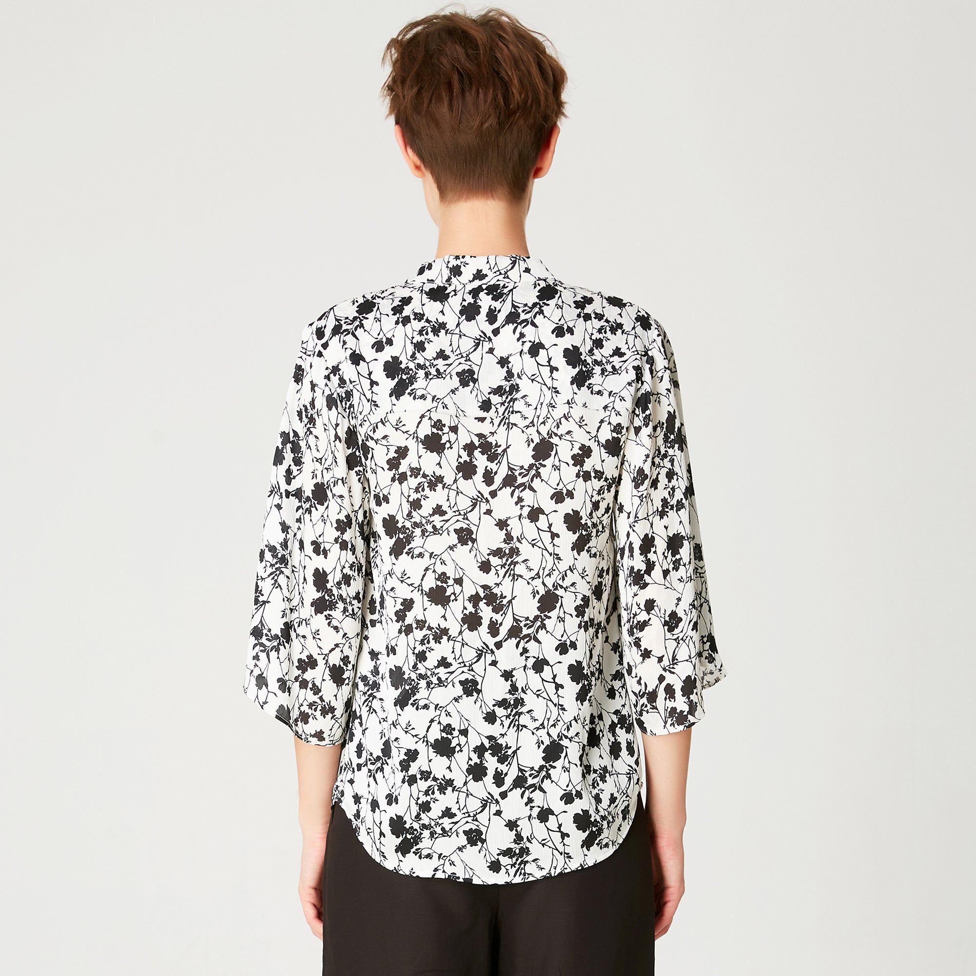 Blouse à manches tulipes et imprimé floral monochrome et encolure contrastée