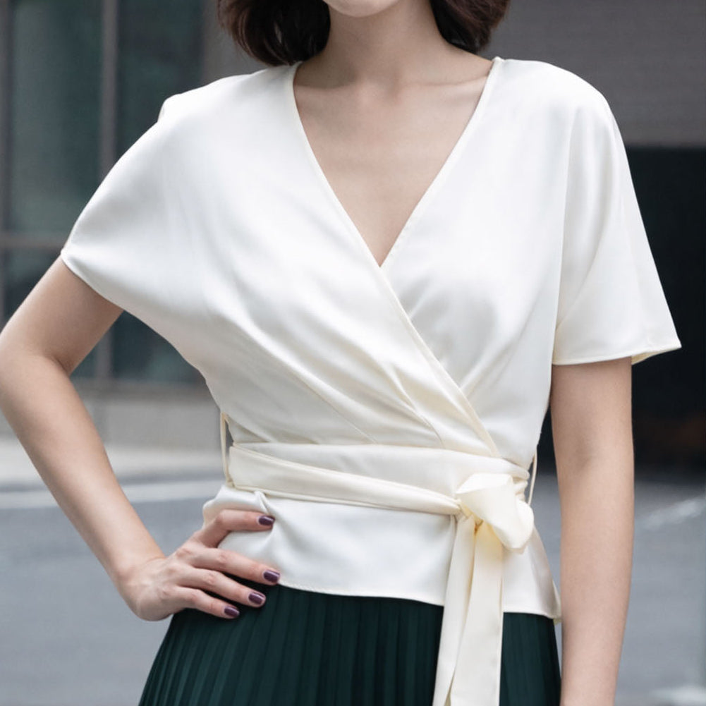 Blouse portefeuille satinée avec ceinture - Smart & Joy