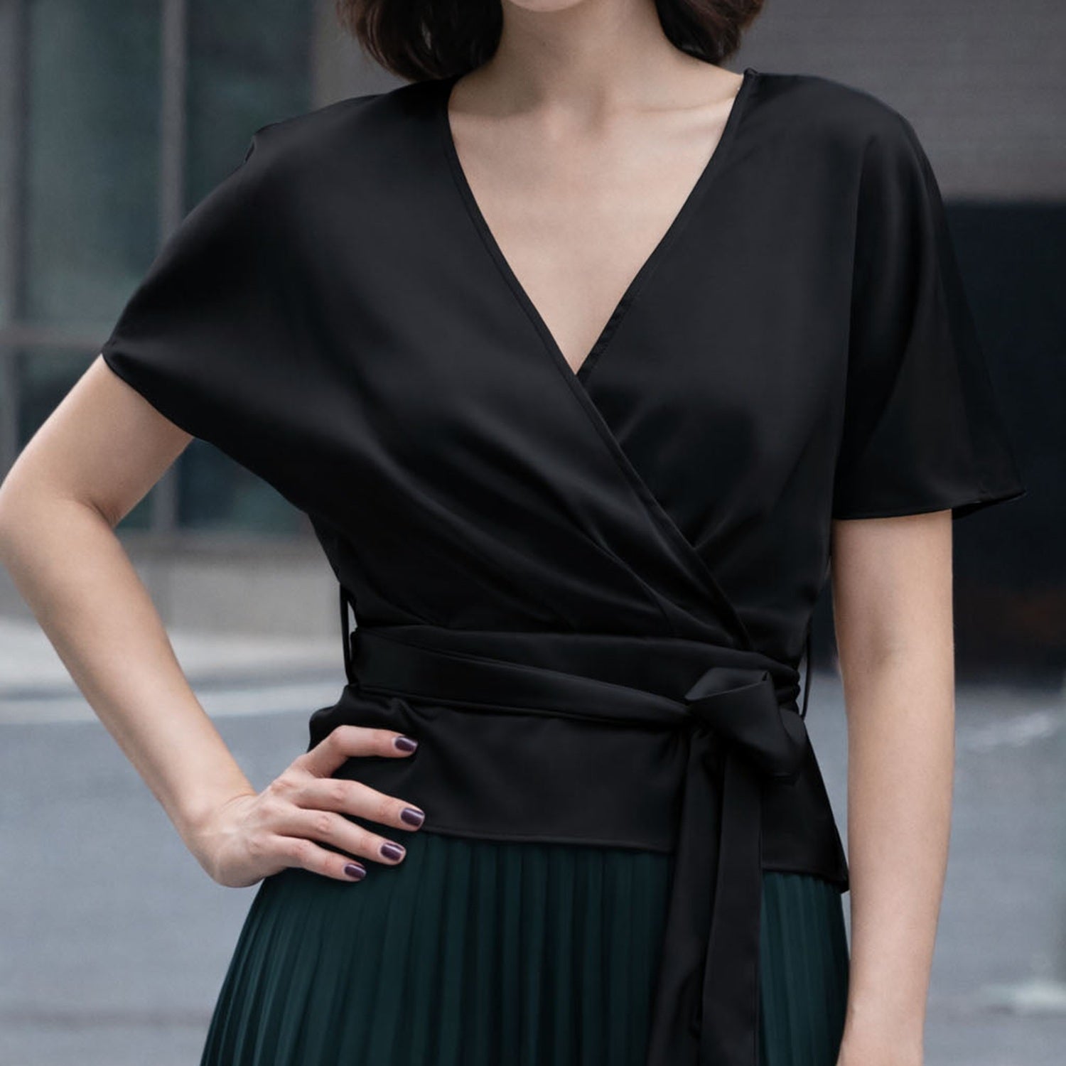 Blouse portefeuille satinée avec ceinture - Smart & Joy