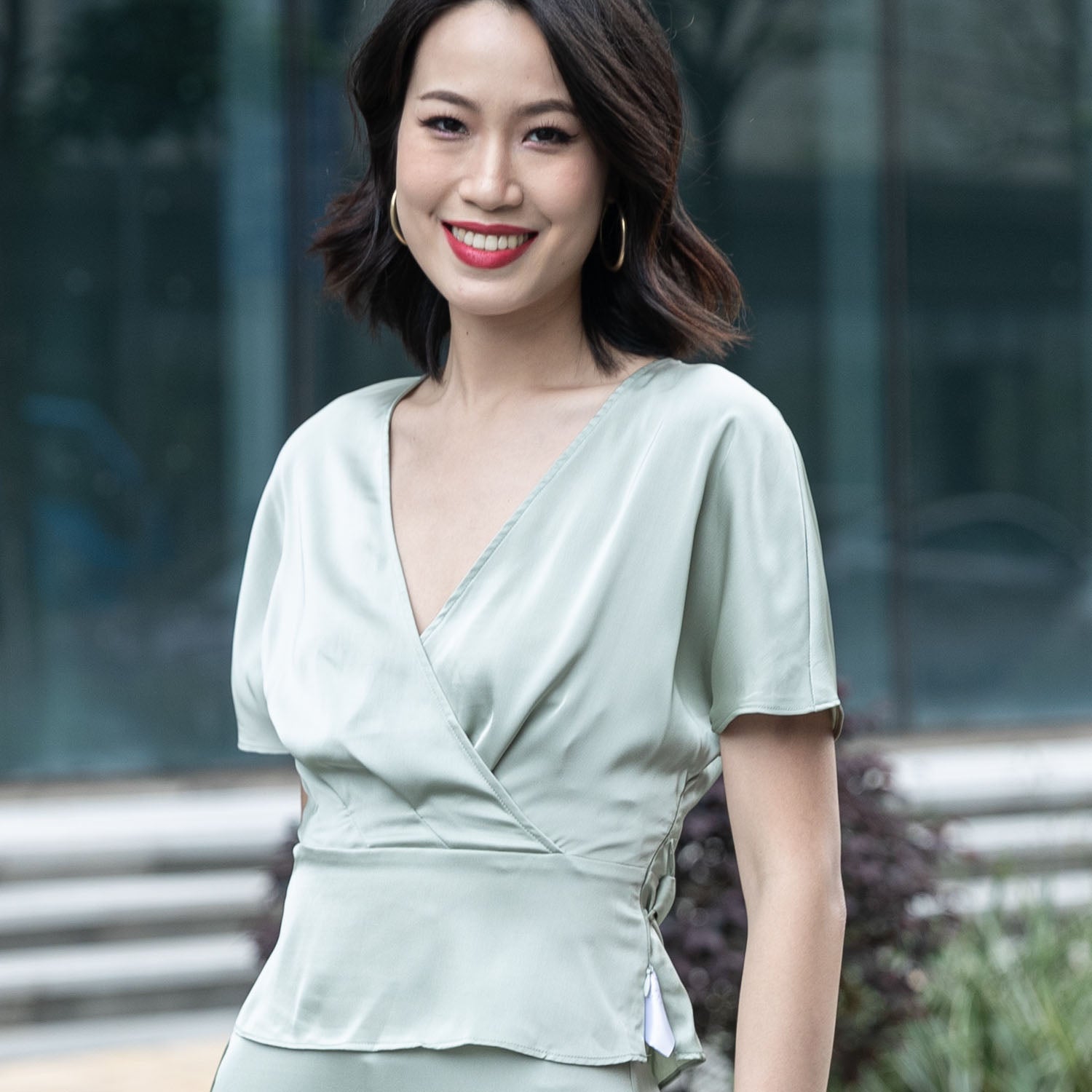 Blouse portefeuille satinée avec ceinture - Smart & Joy