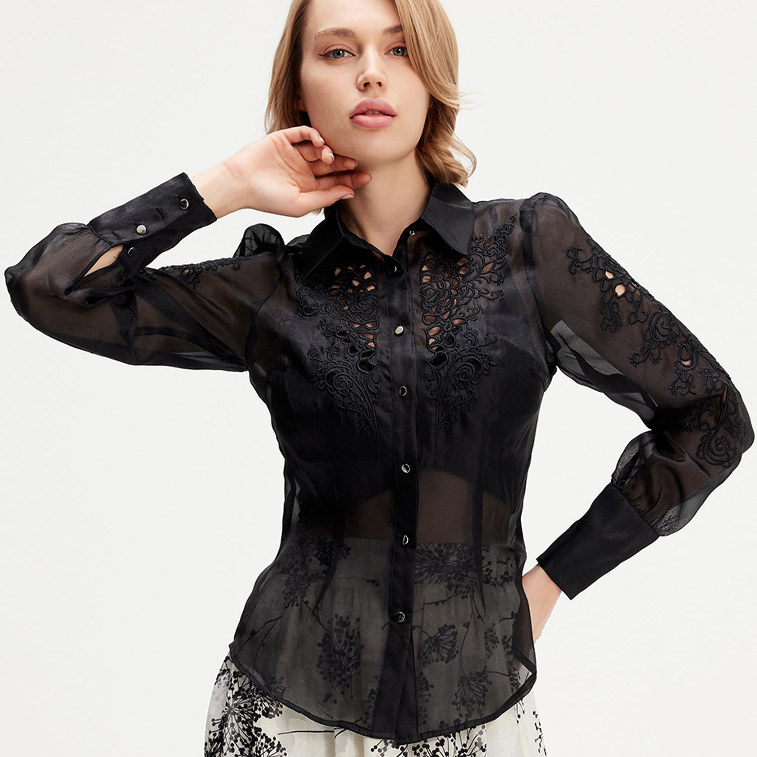 Chemisier organza brodé