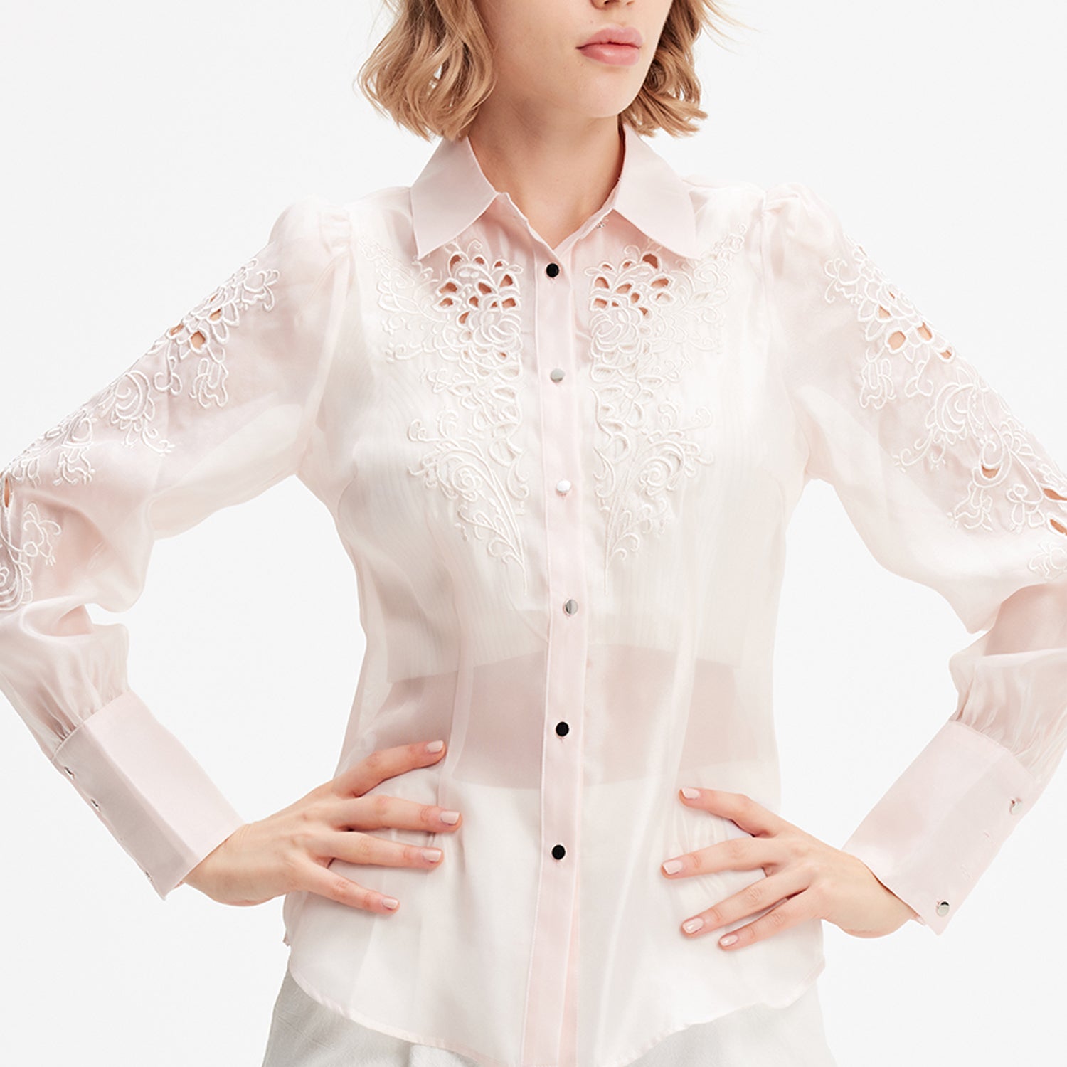 Chemisier organza brodé