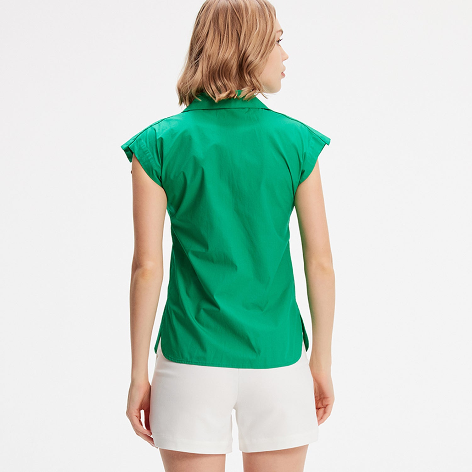 Chemise sans manche à rabats aux épaules
