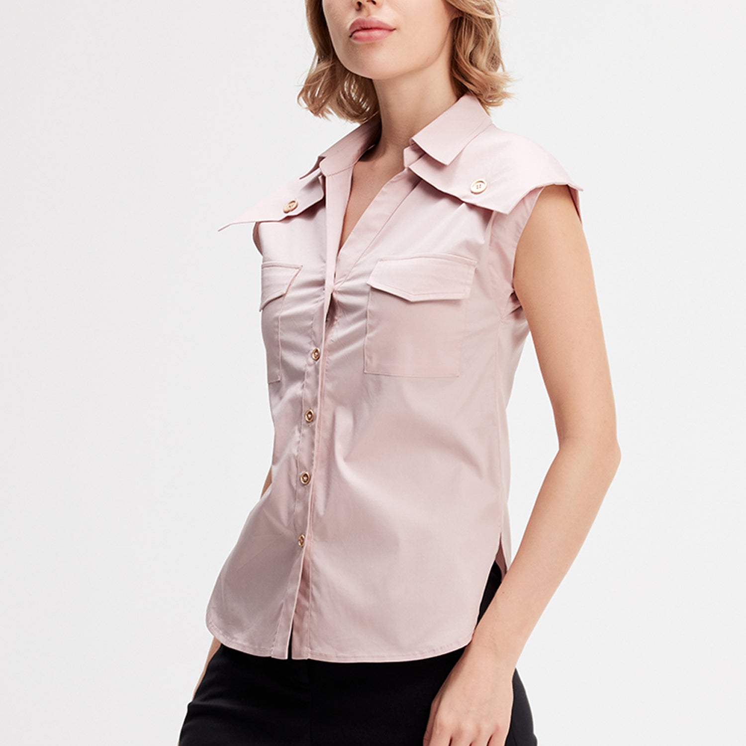 Chemise sans manche à rabats aux épaules