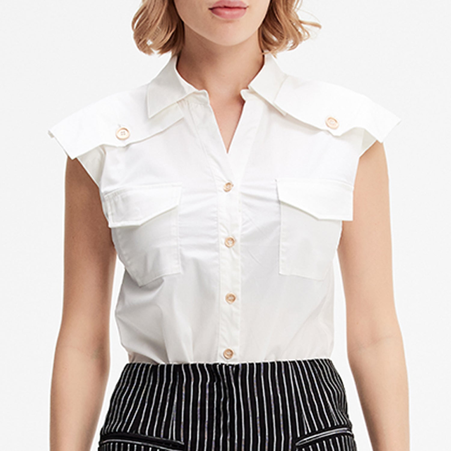 Chemise sans manche à rabats aux épaules