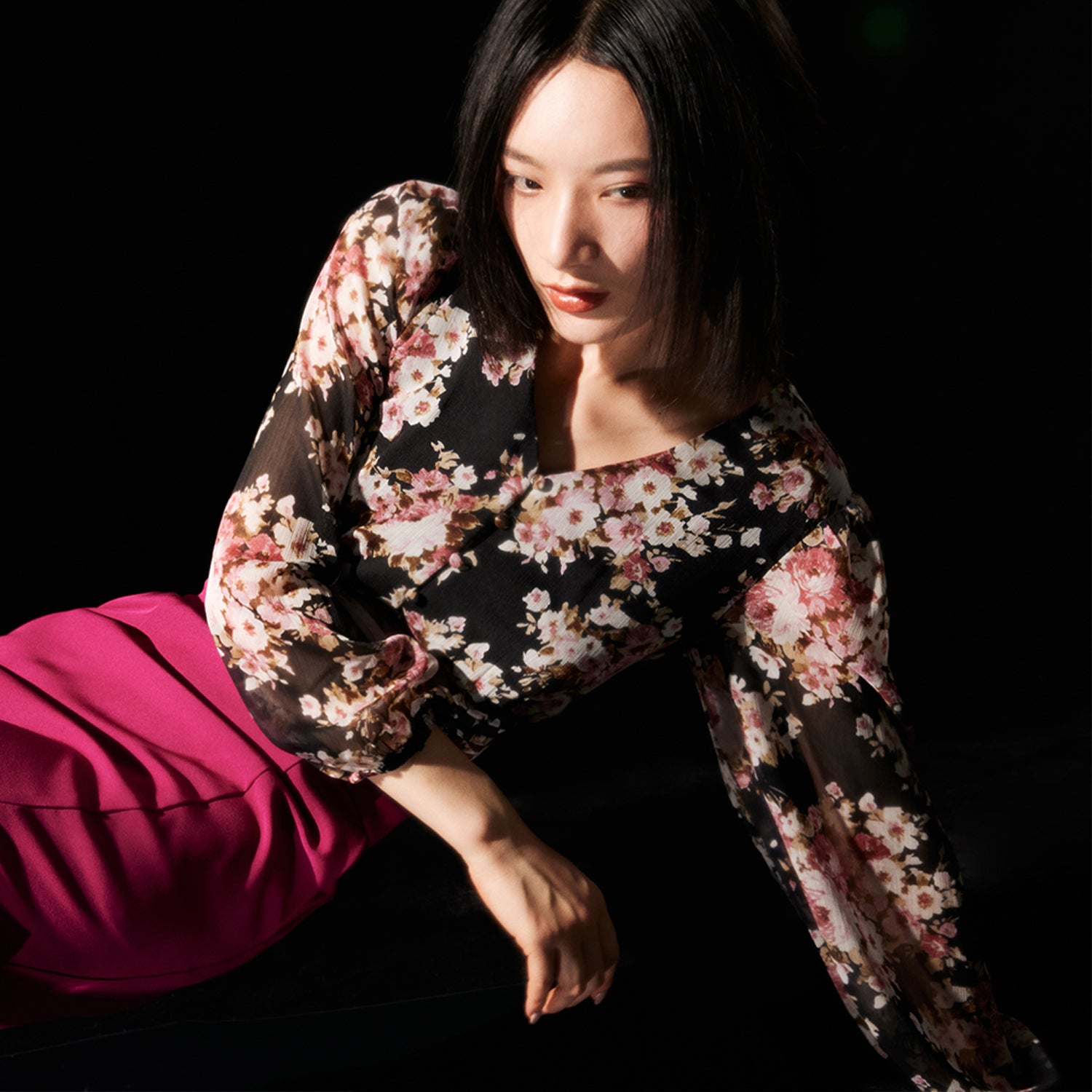 Blouse courte à imprimé fleuri