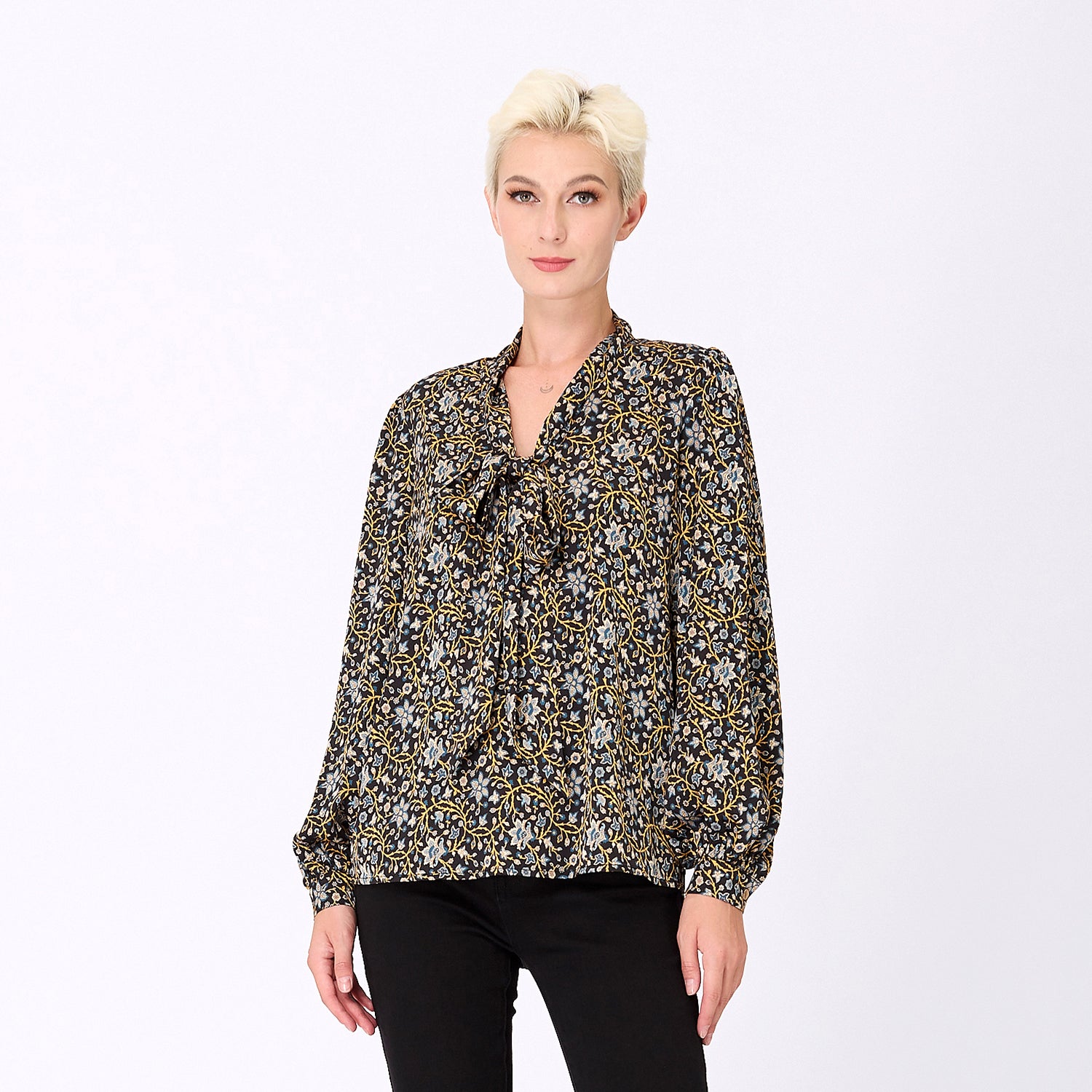 Blouse à col lavallière et imprimé art-déco